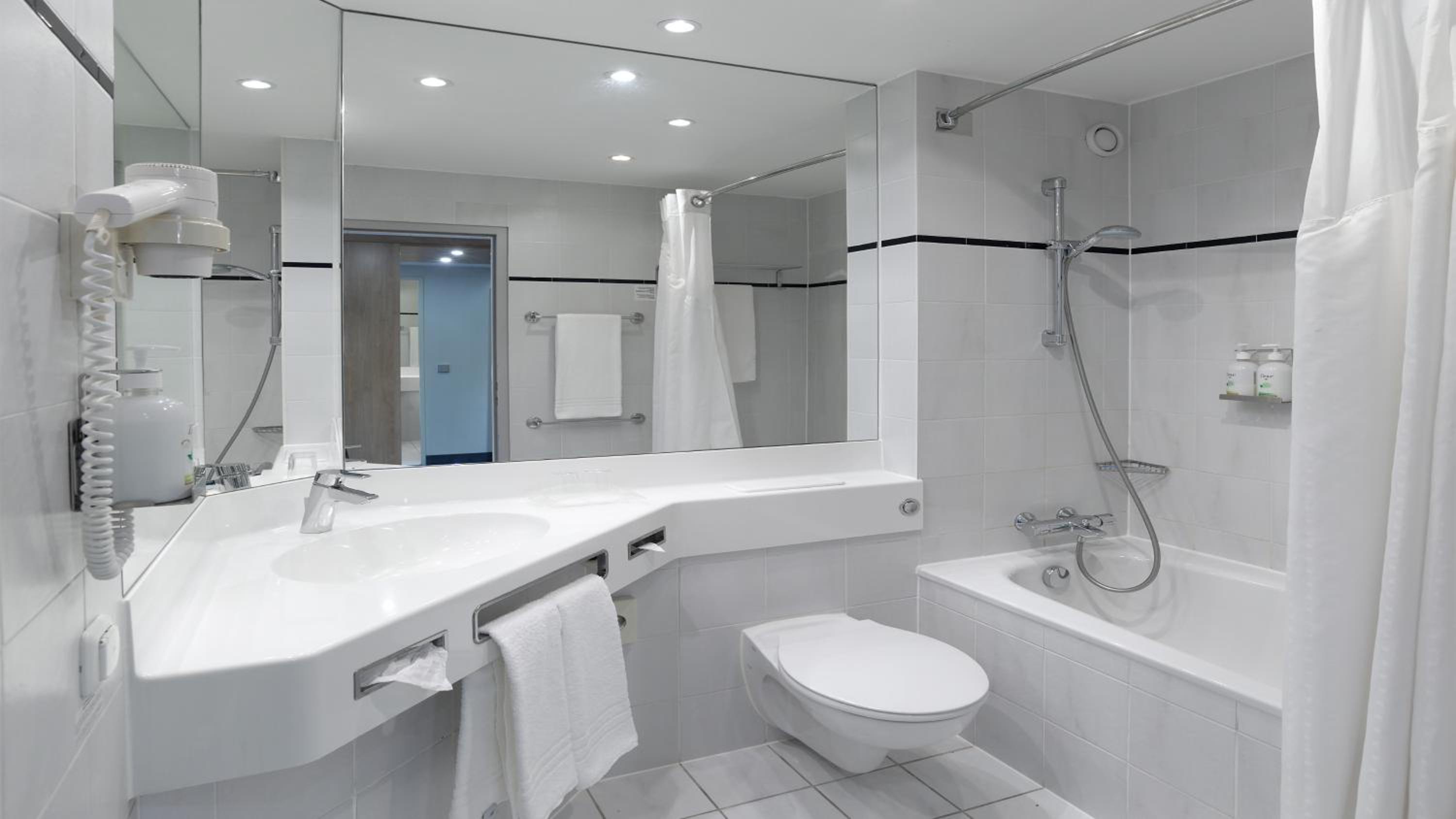 Standard Twin Room - Photo 3