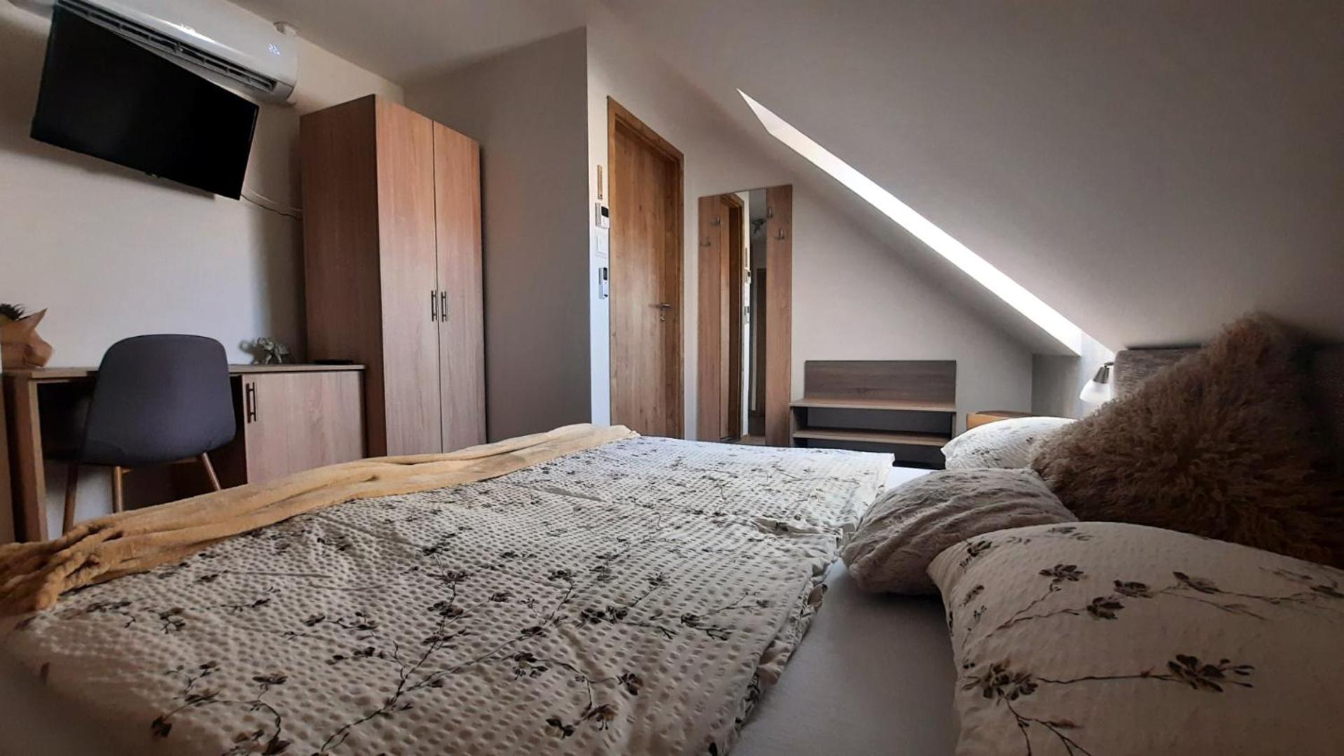 Deluxe Double or Twin Room photo 3