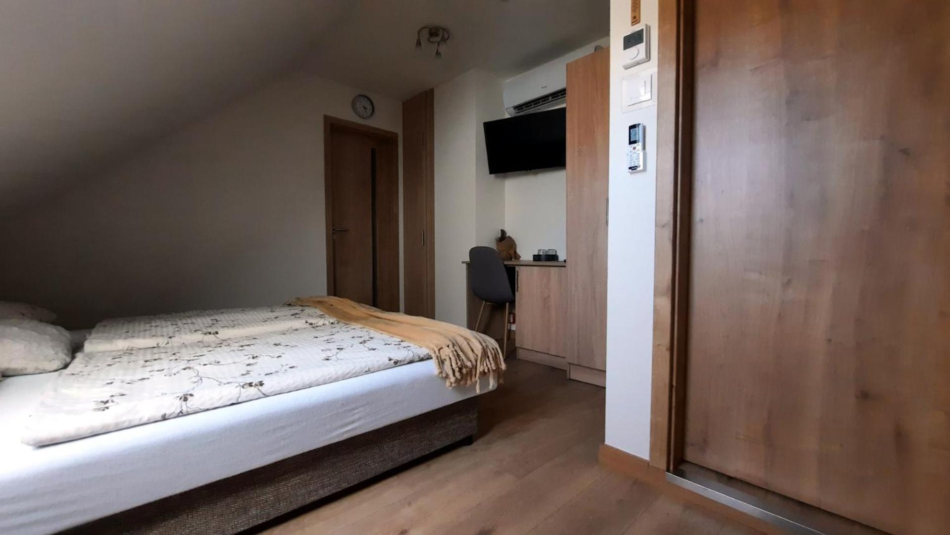 Deluxe Double or Twin Room photo 3