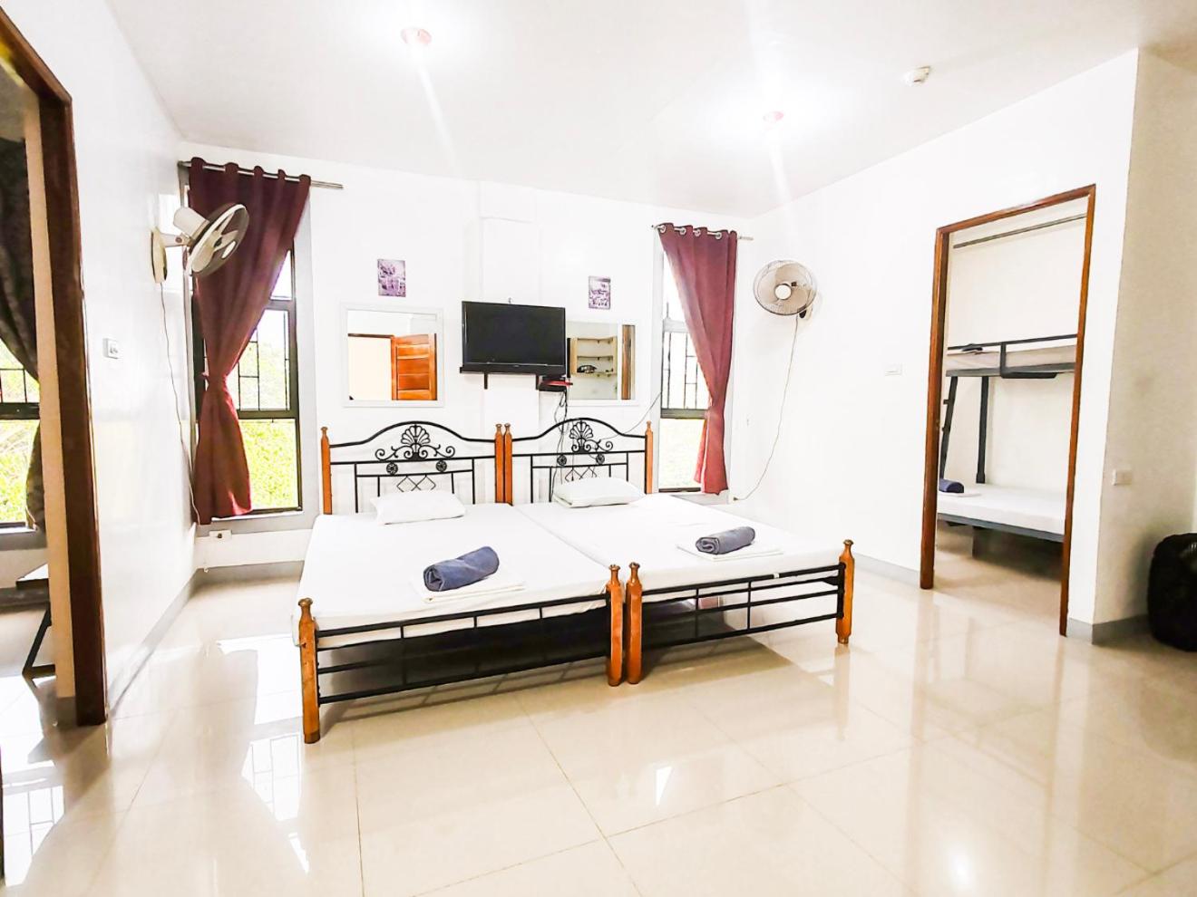 Deluxe Family Suite photo 2