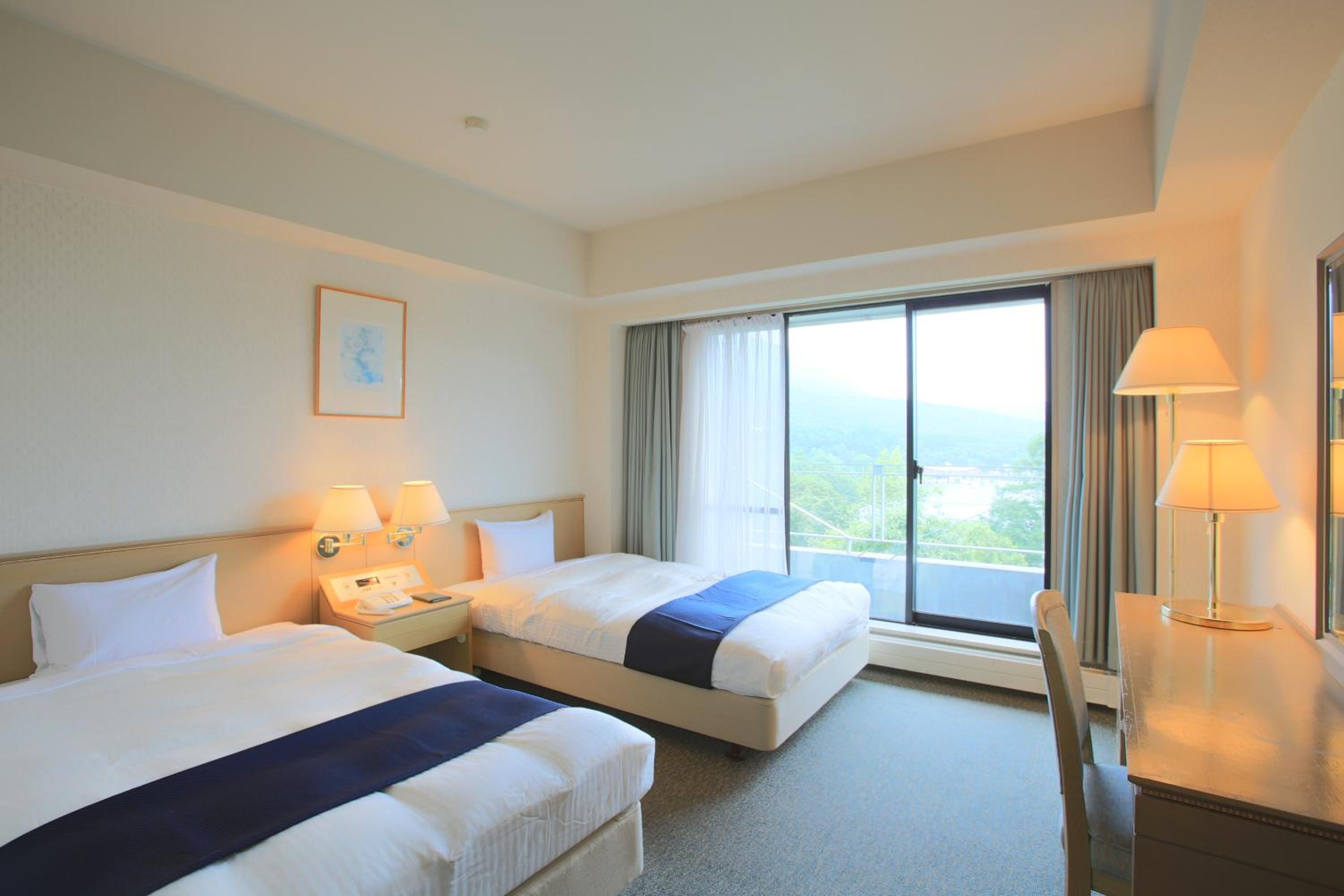 Deluxe Twin Room With Living Room And Kitchen (Nonsmoking)