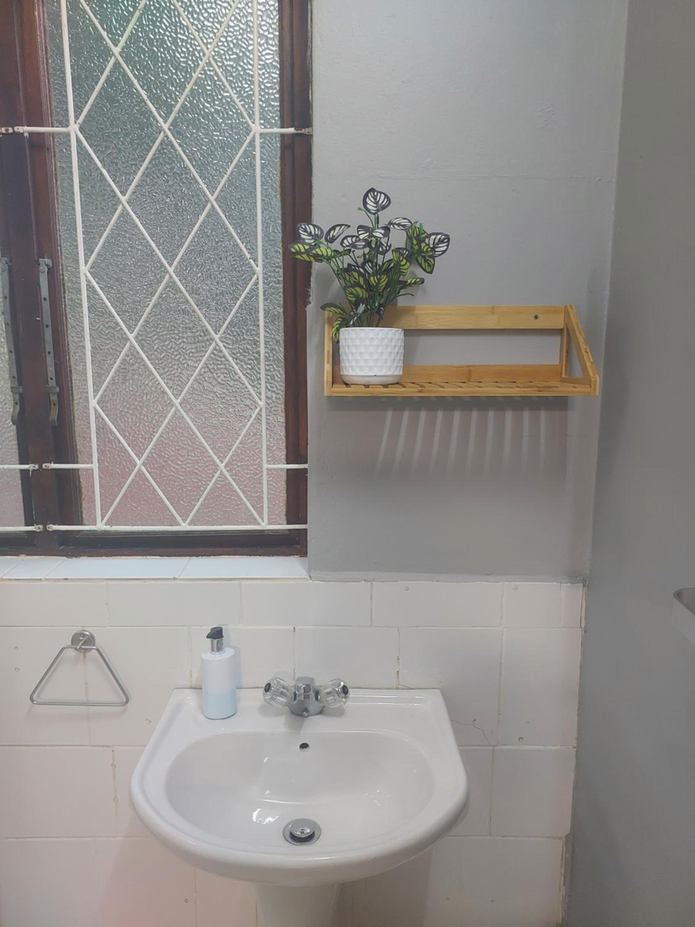 Budget Twin Room photo 3