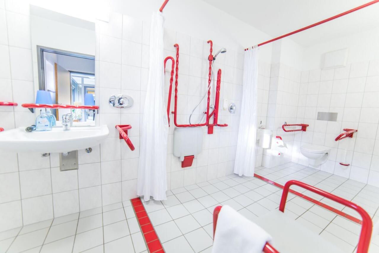 Twin Room - Disability Access photo 1