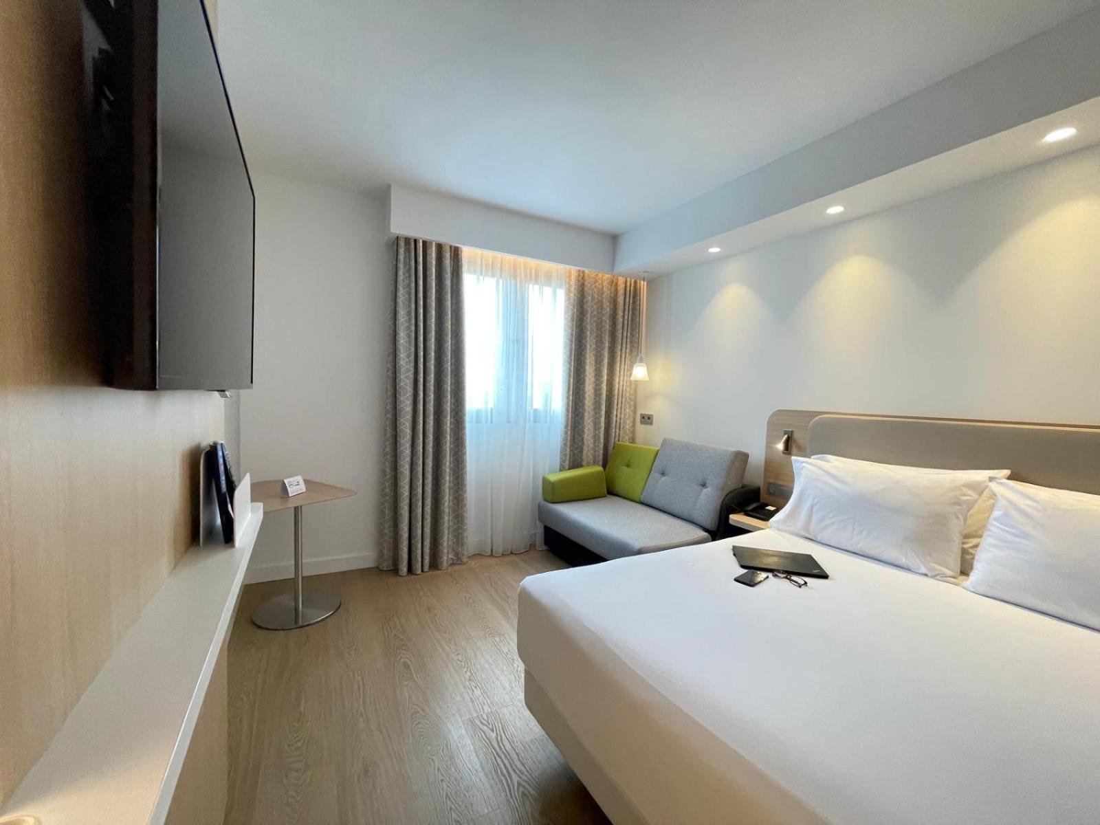 Standard Queen Room with Single Sofa Bed - Free Breakfast - Photo 2
