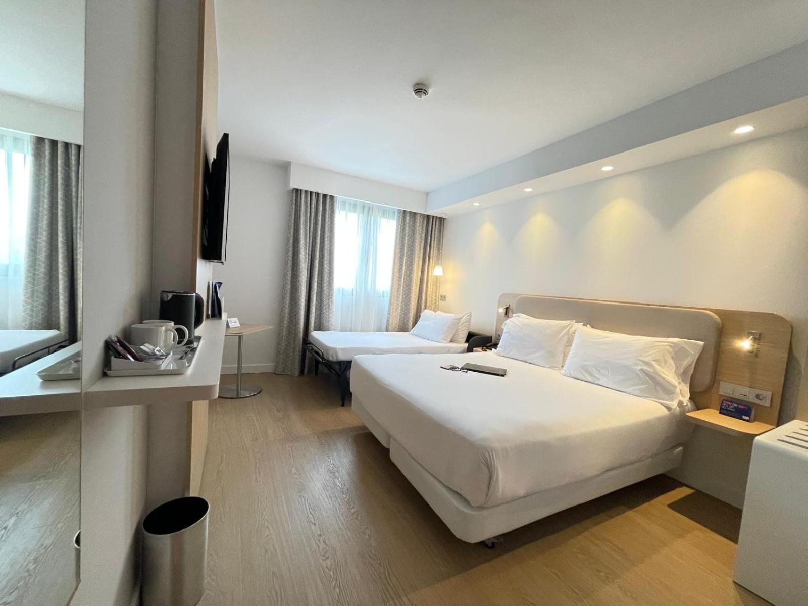 Standard Queen Room with Single Sofa Bed - Free Breakfast - Photo 5