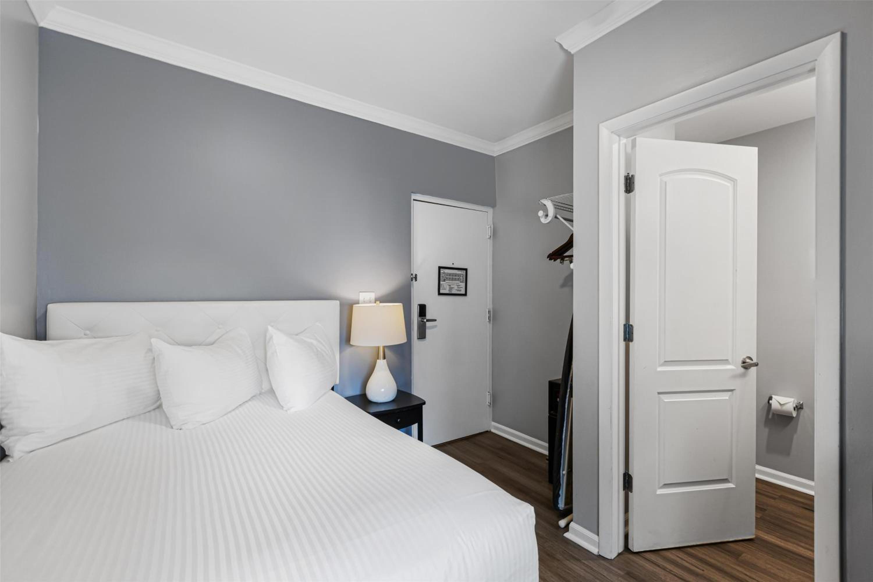 Small Double Room - Non-Smoking photo 3