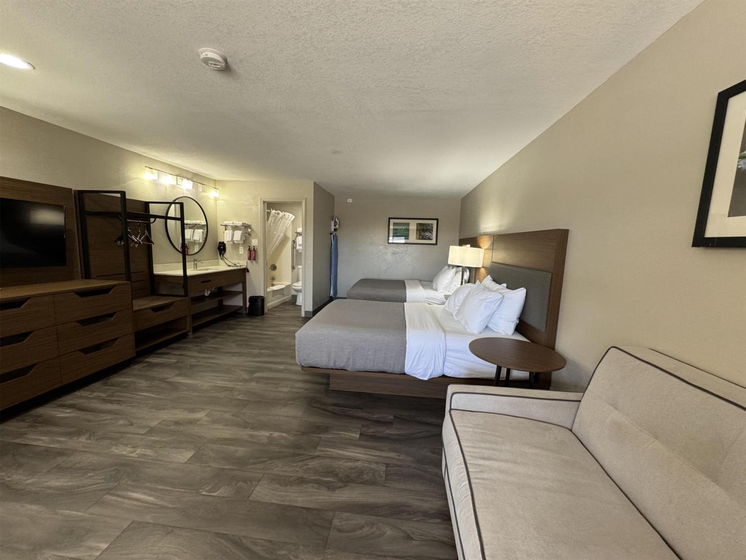 Suite with Two Queen Beds, Sofa Bed and Wet Bar - Non-Smoking photo 1
