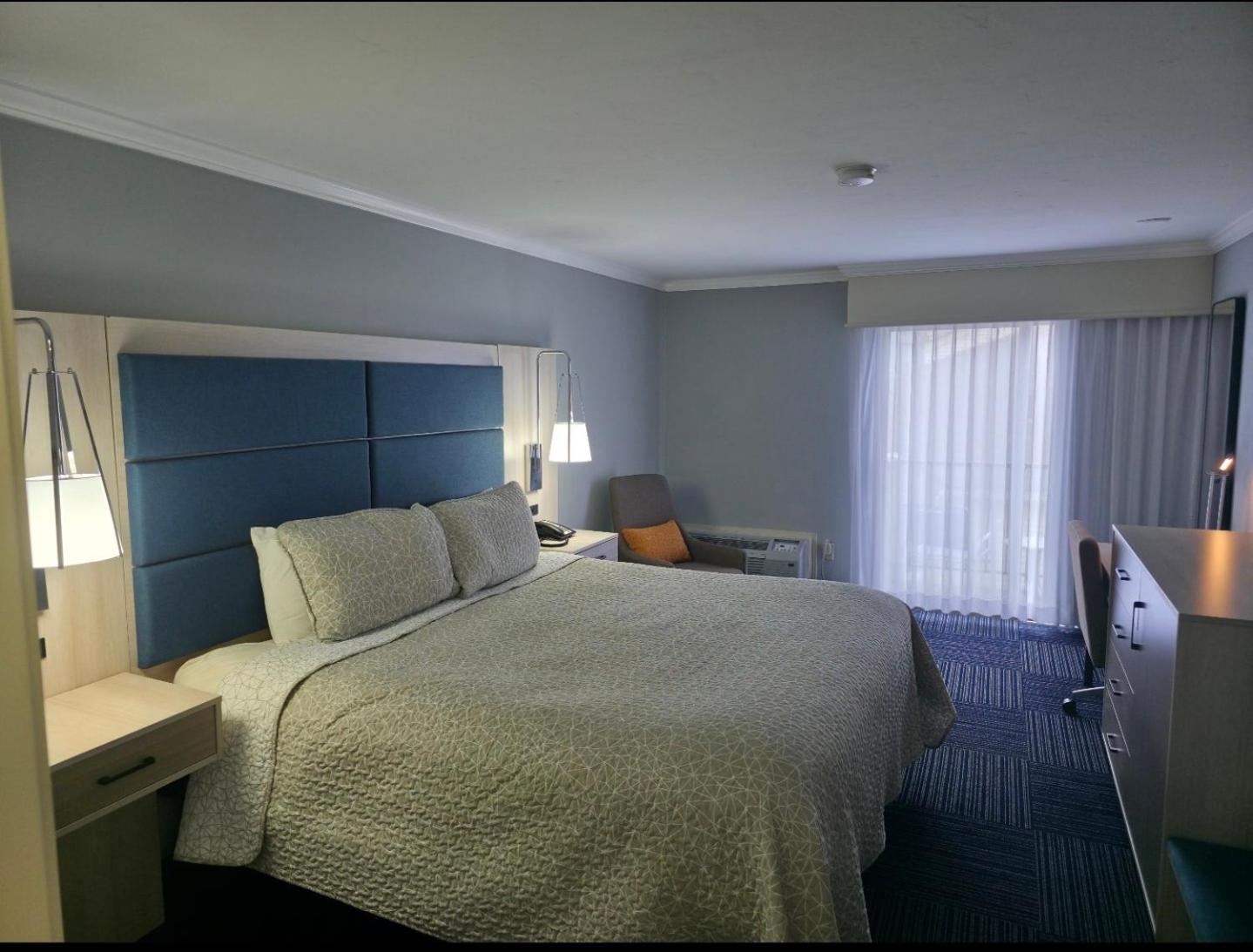 King Room -  Second Floor/Stair Access Only/Non-Smoking - Photo 2