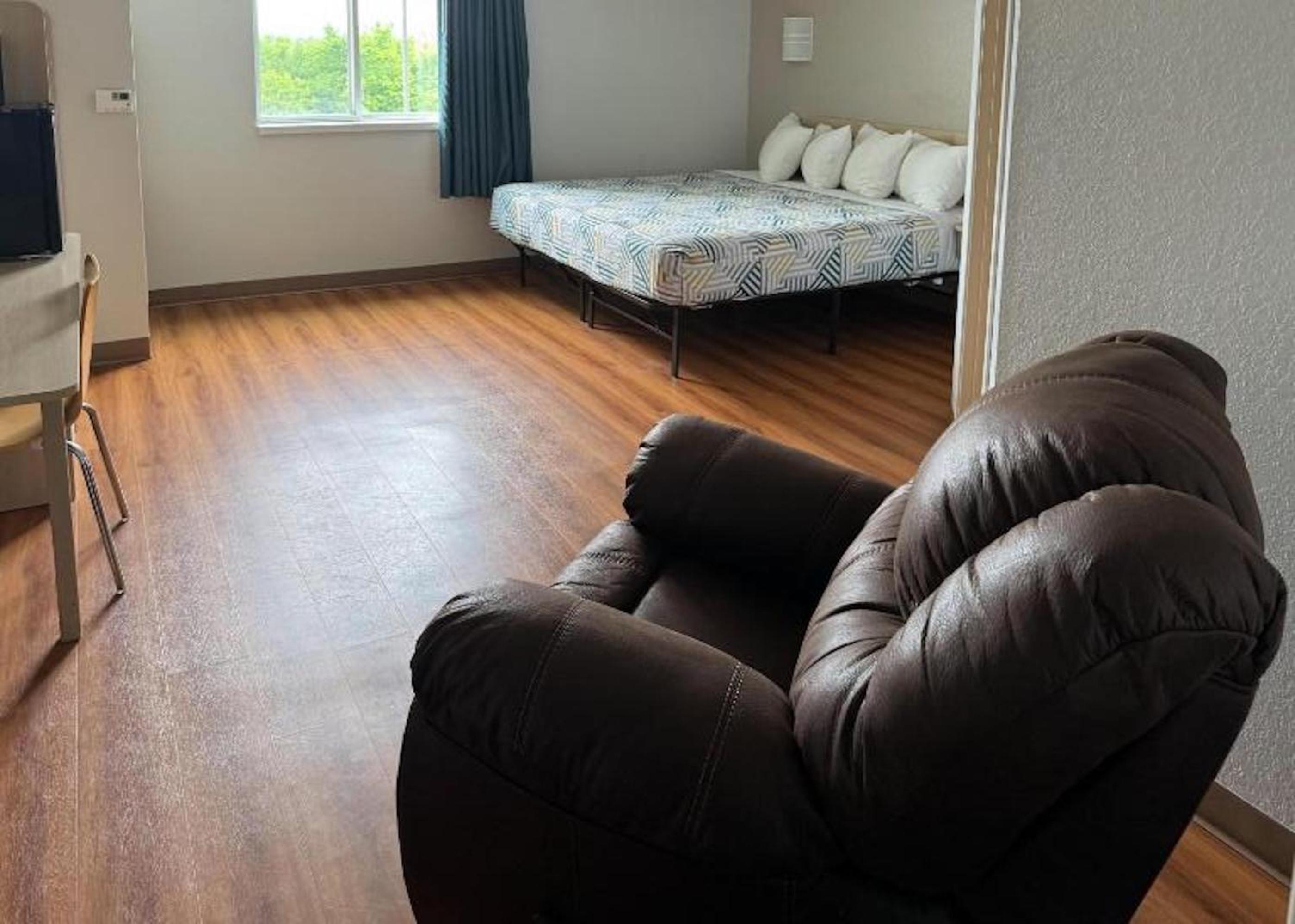 King Room - Disability Access - Non-Smoking