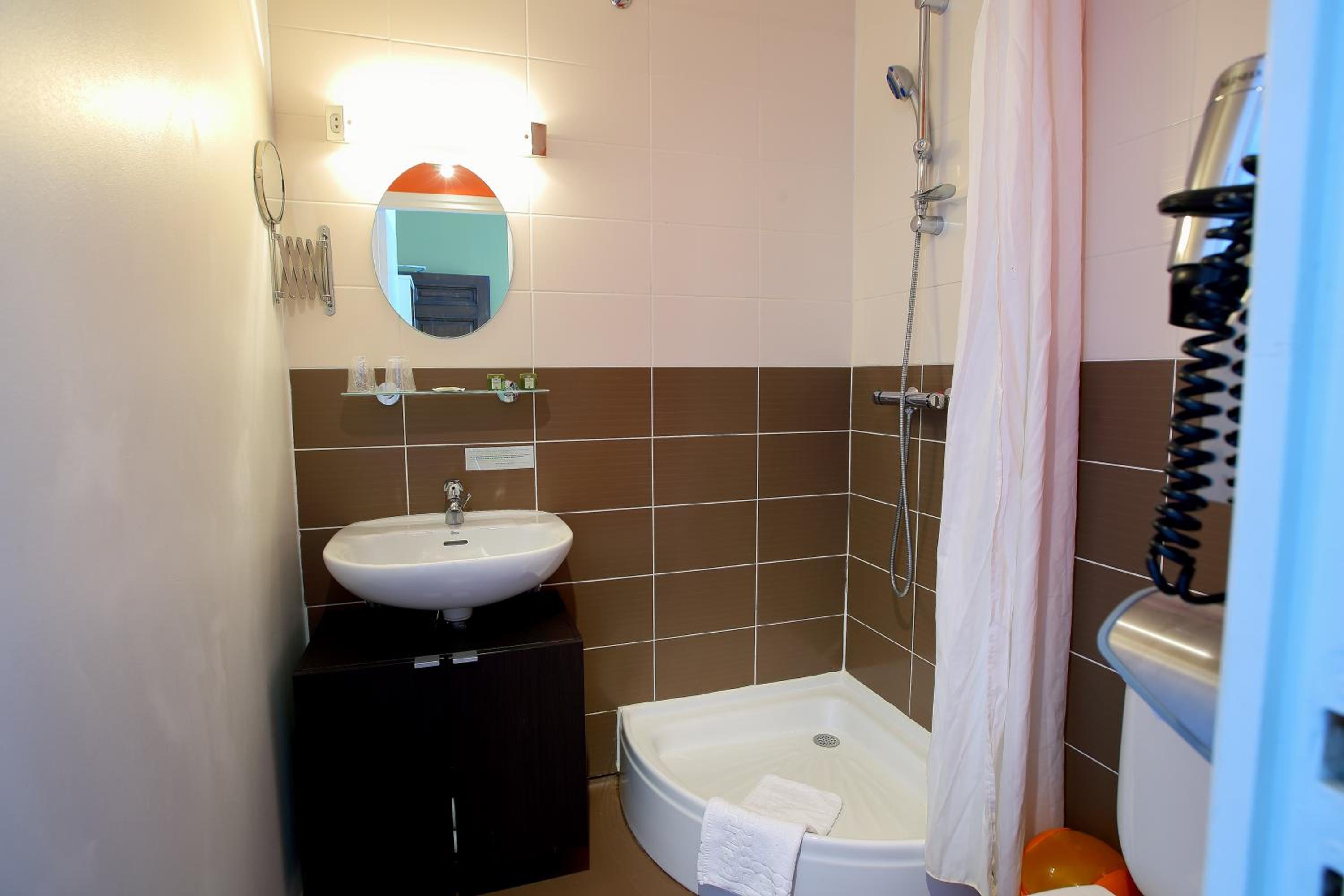 Double or Twin Room with City View photo 3