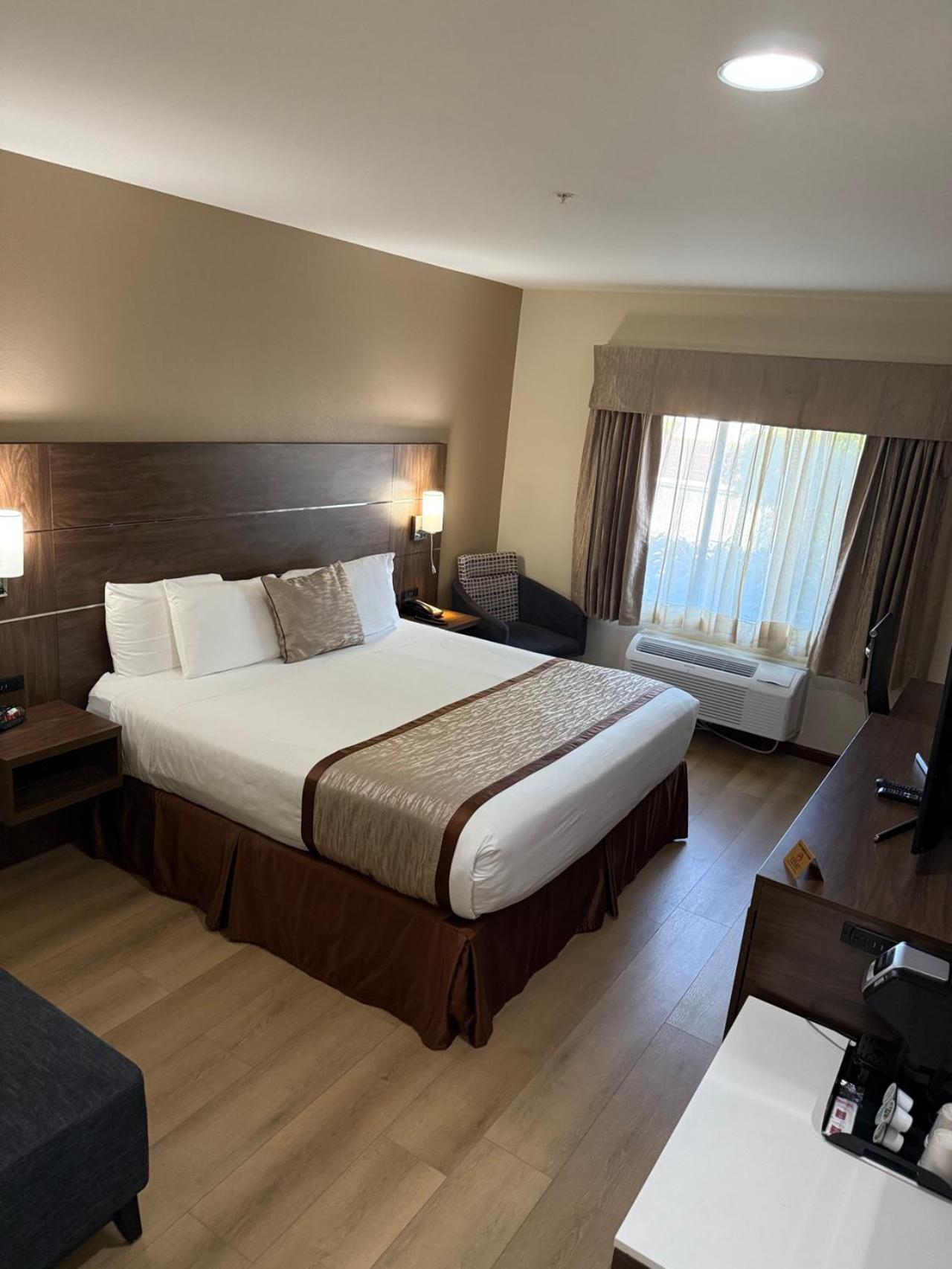 King Room - Disability Access - Photo 1