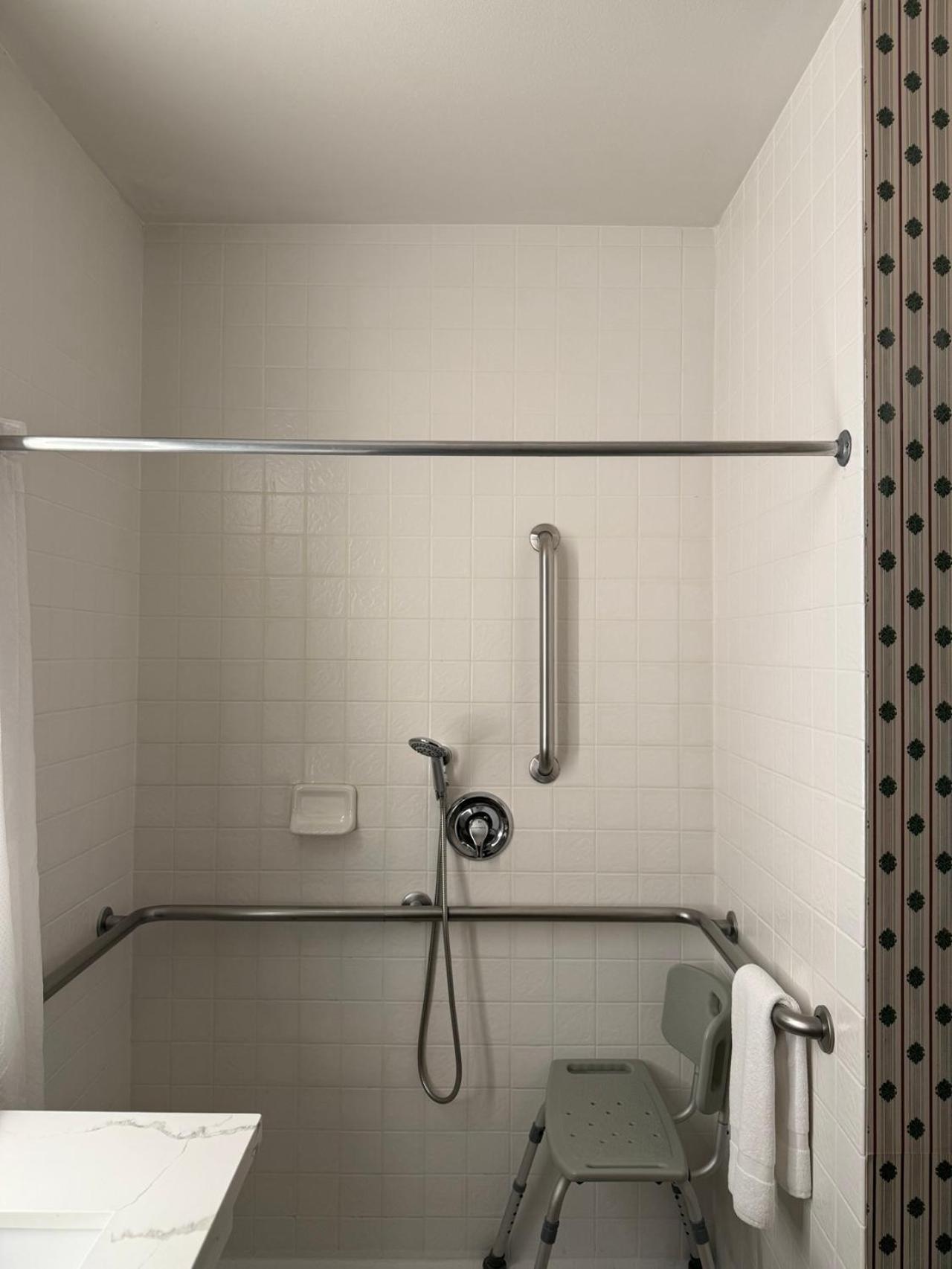 King Room - Disability Access - Photo 4