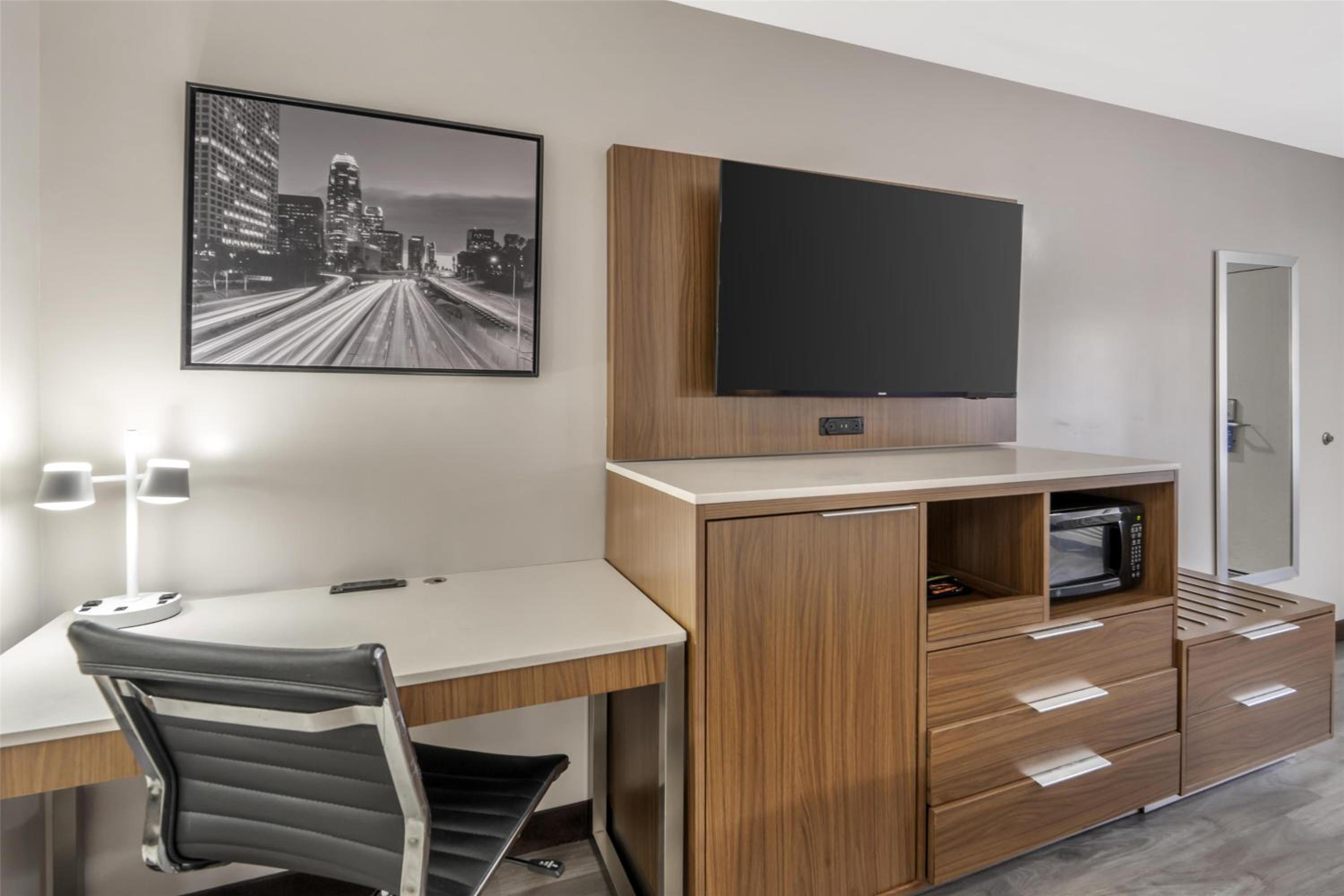 King Room - Upper Floor/Non-Smoking photo 2