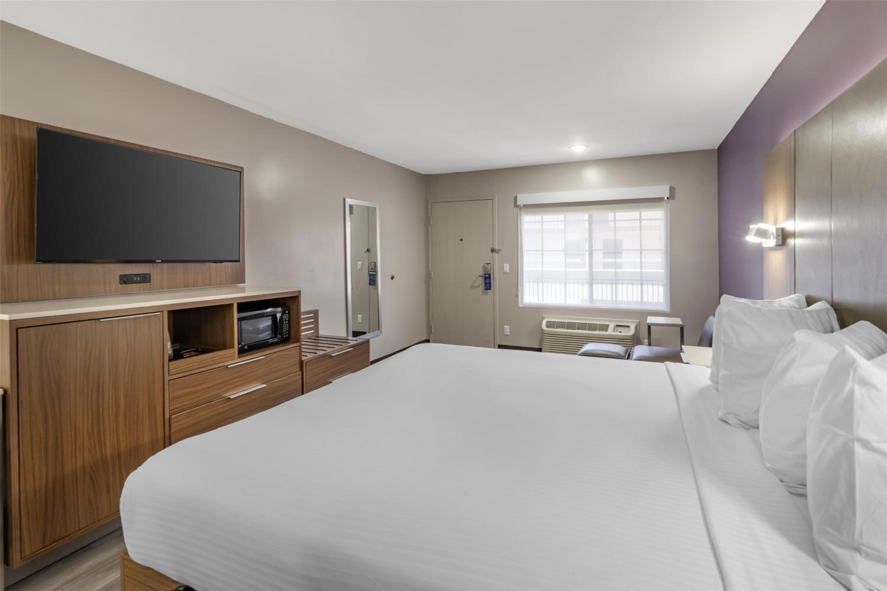 King Room - Upper Floor/Non-Smoking photo 3