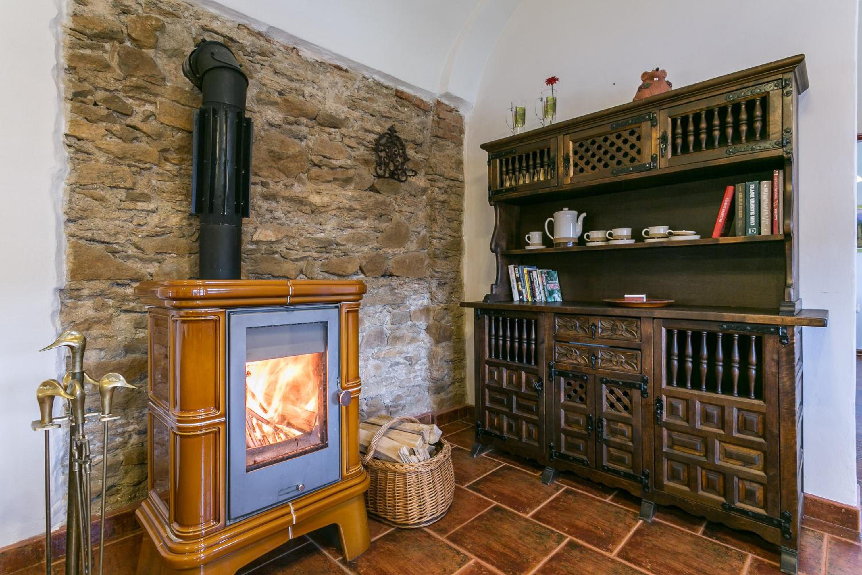 Two-Bedroom Apartment with Balcony - Photo 9