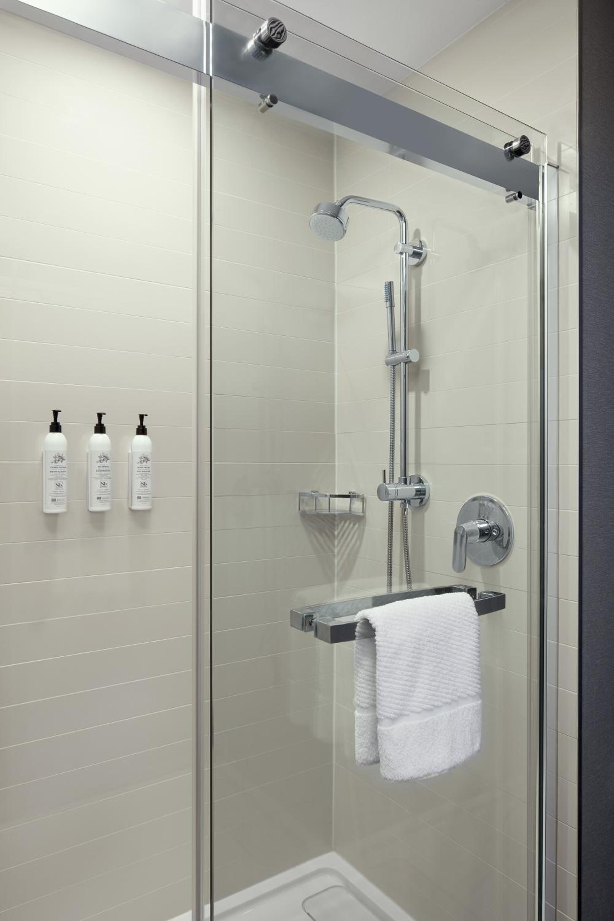 Deluxe King Room - Photo 1