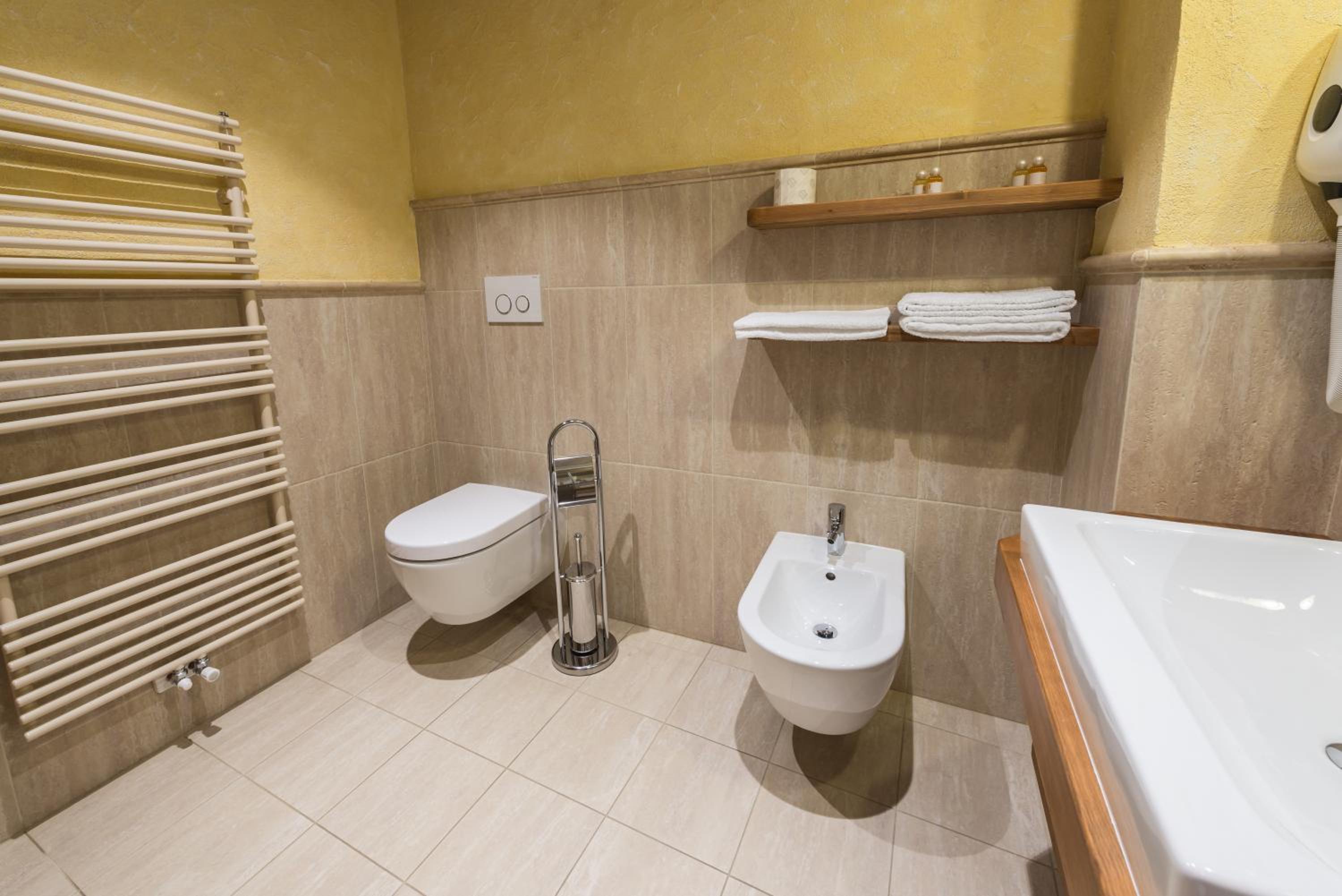 Quadruple Room - Photo 7
