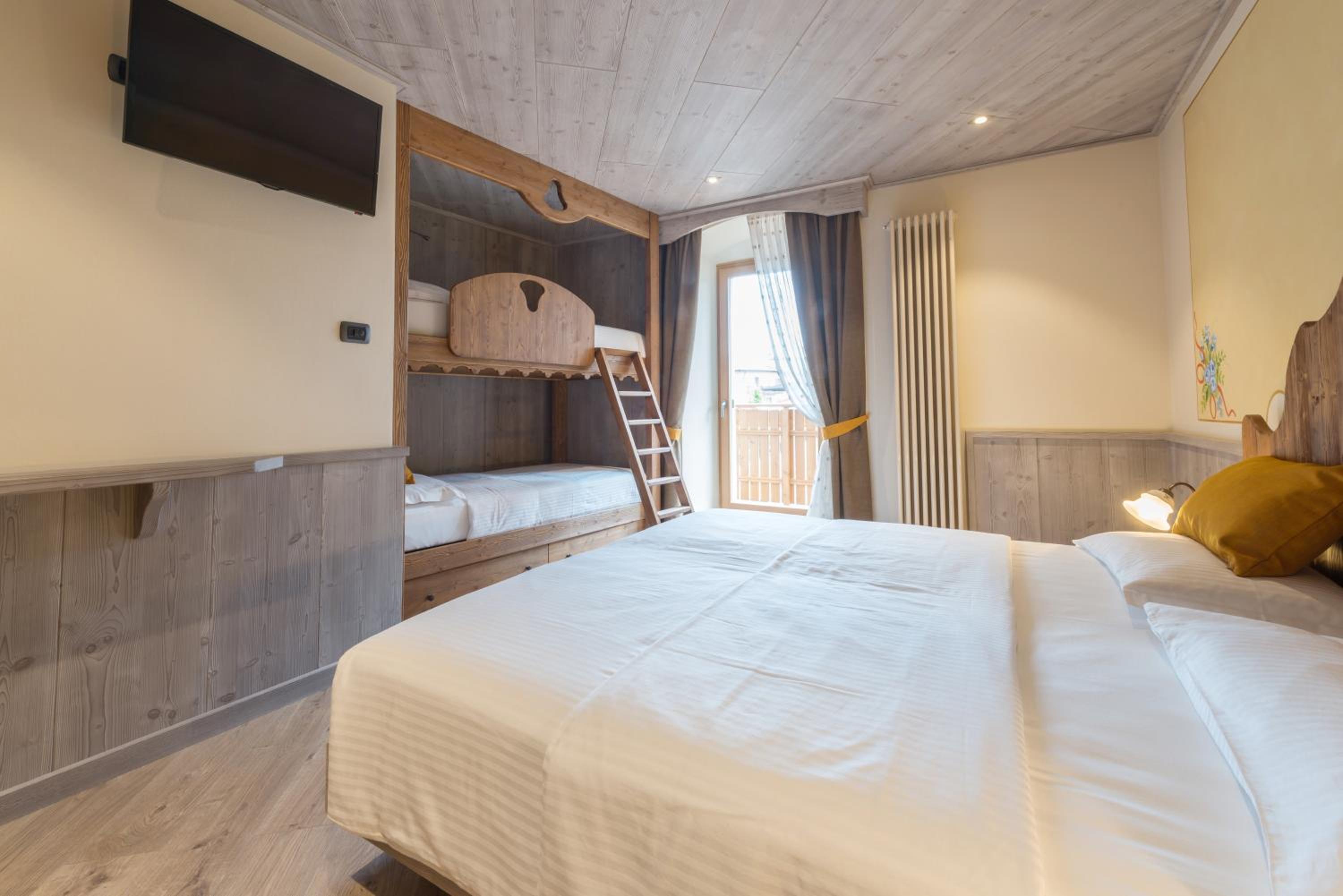 Quadruple Room - Photo 8