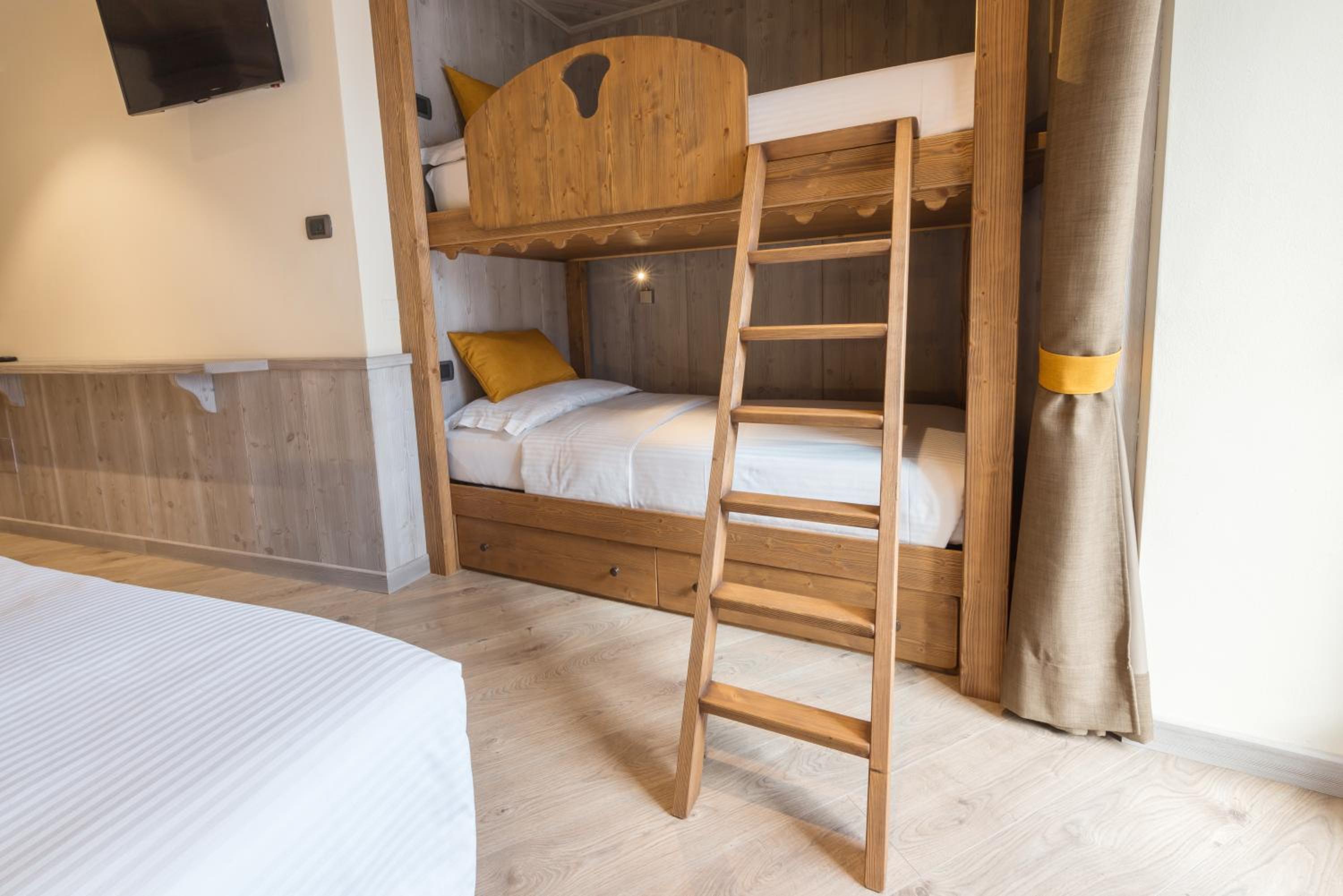 Quadruple Room - Photo 9