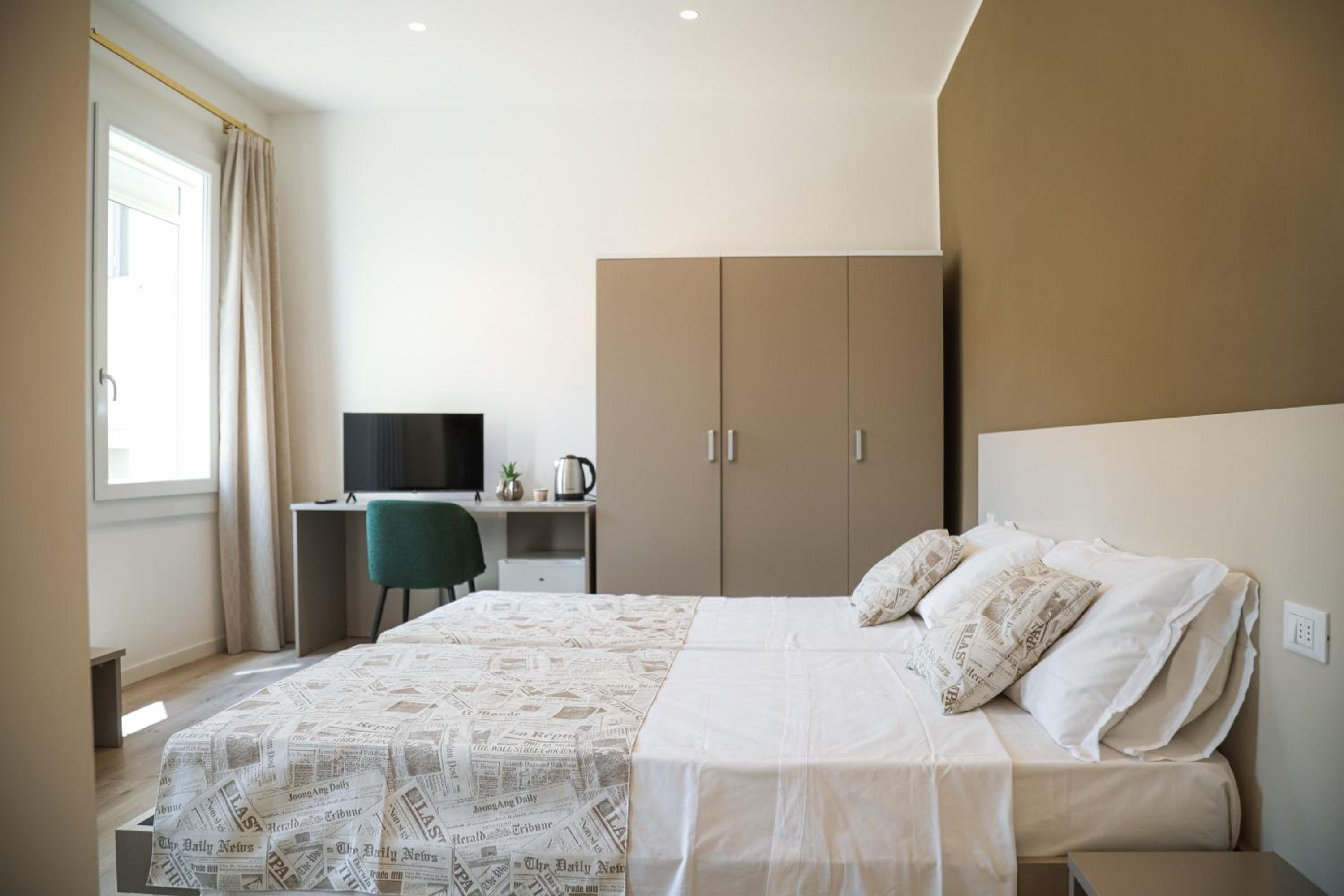 Deluxe Double Room with Balcony photo 3