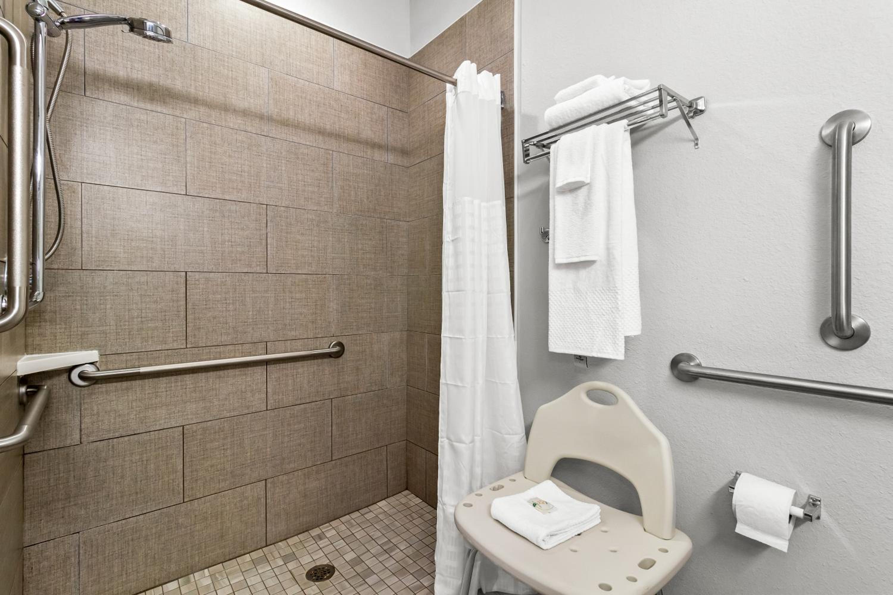 King Room - Accessible/Non-Smoking - Photo 3
