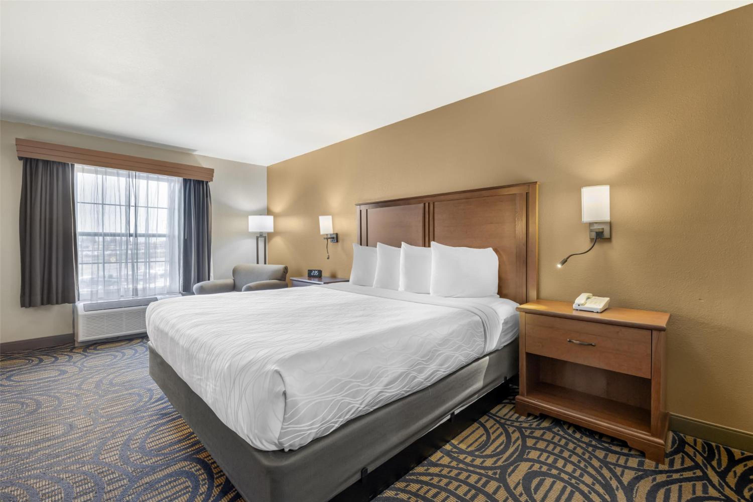 King Room - Non-Smoking - Photo 2