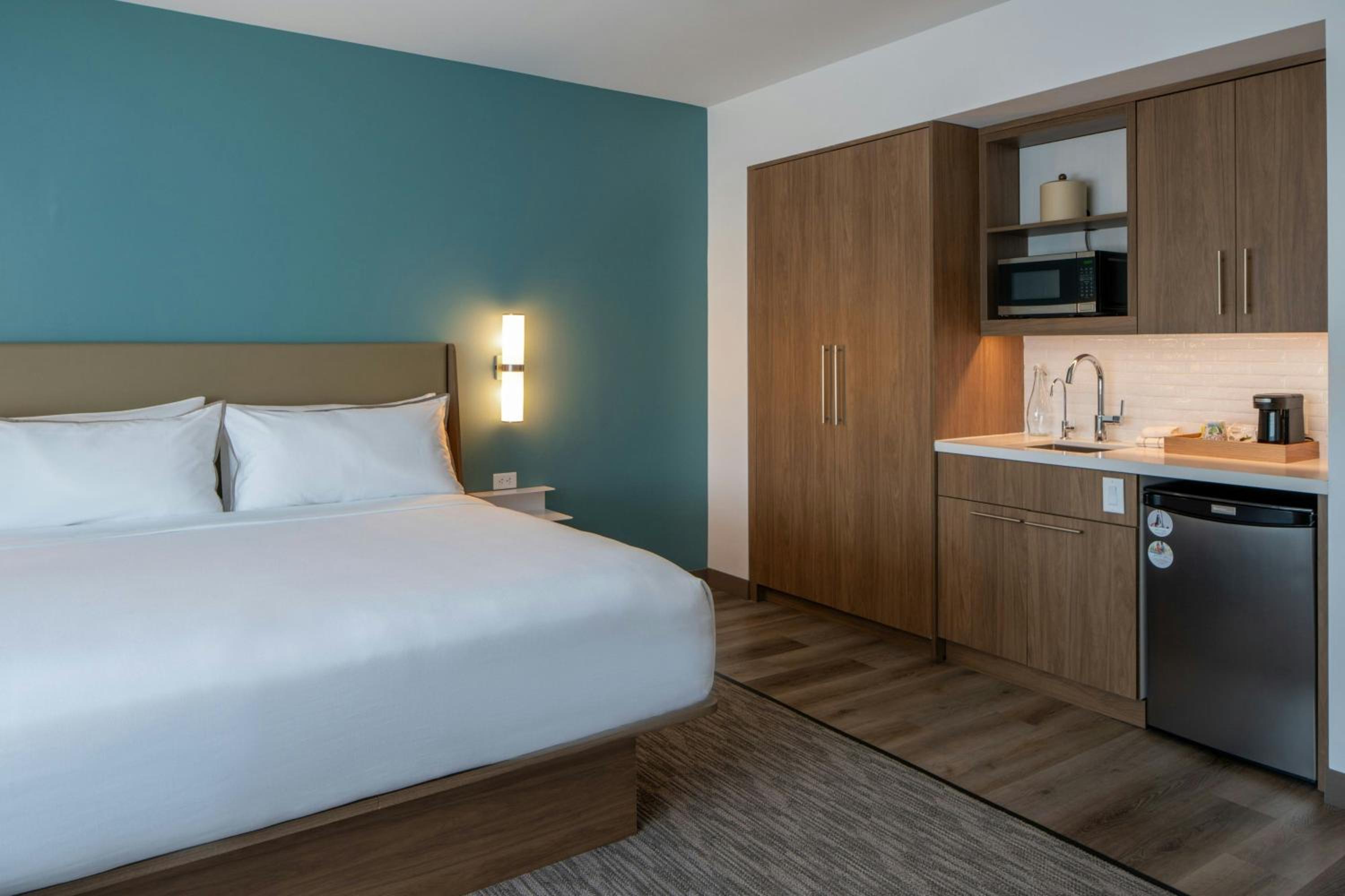 One-Bedroom Queen Wellness Suite with Sofa Bed - Mobility/Hearing Accessible with Tub photo 2