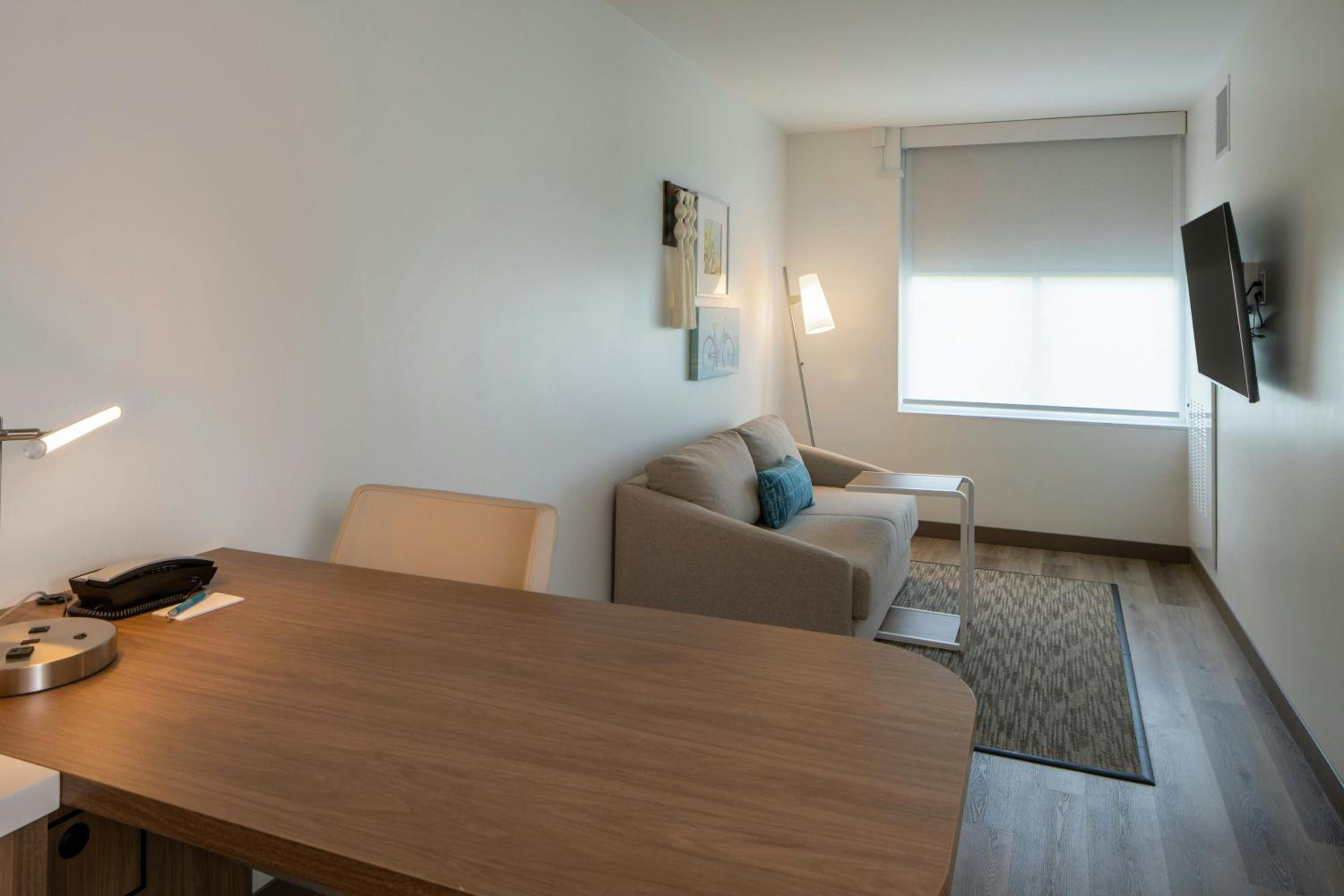 Aloft King Room - Mobility/Hearing Accessible with Tub photo 3