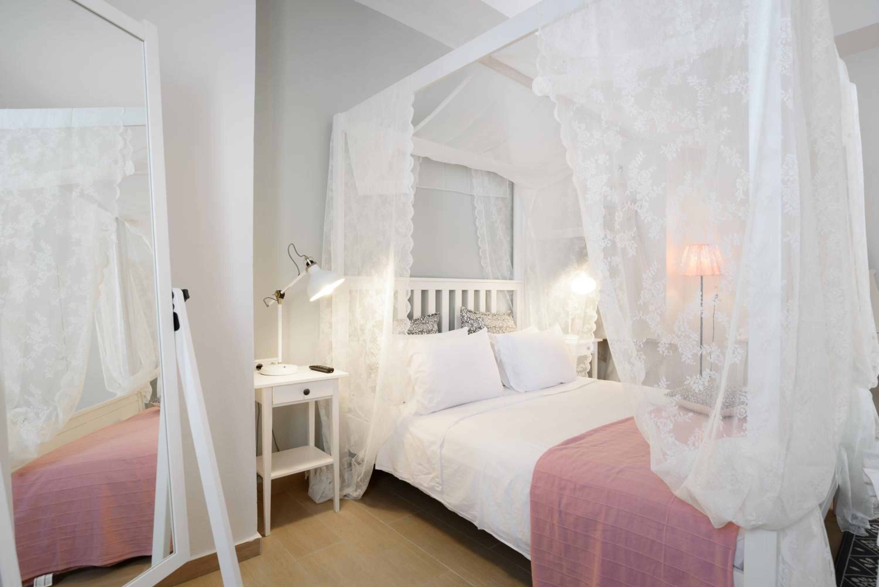 Honeymoon Suite thumbnail 6