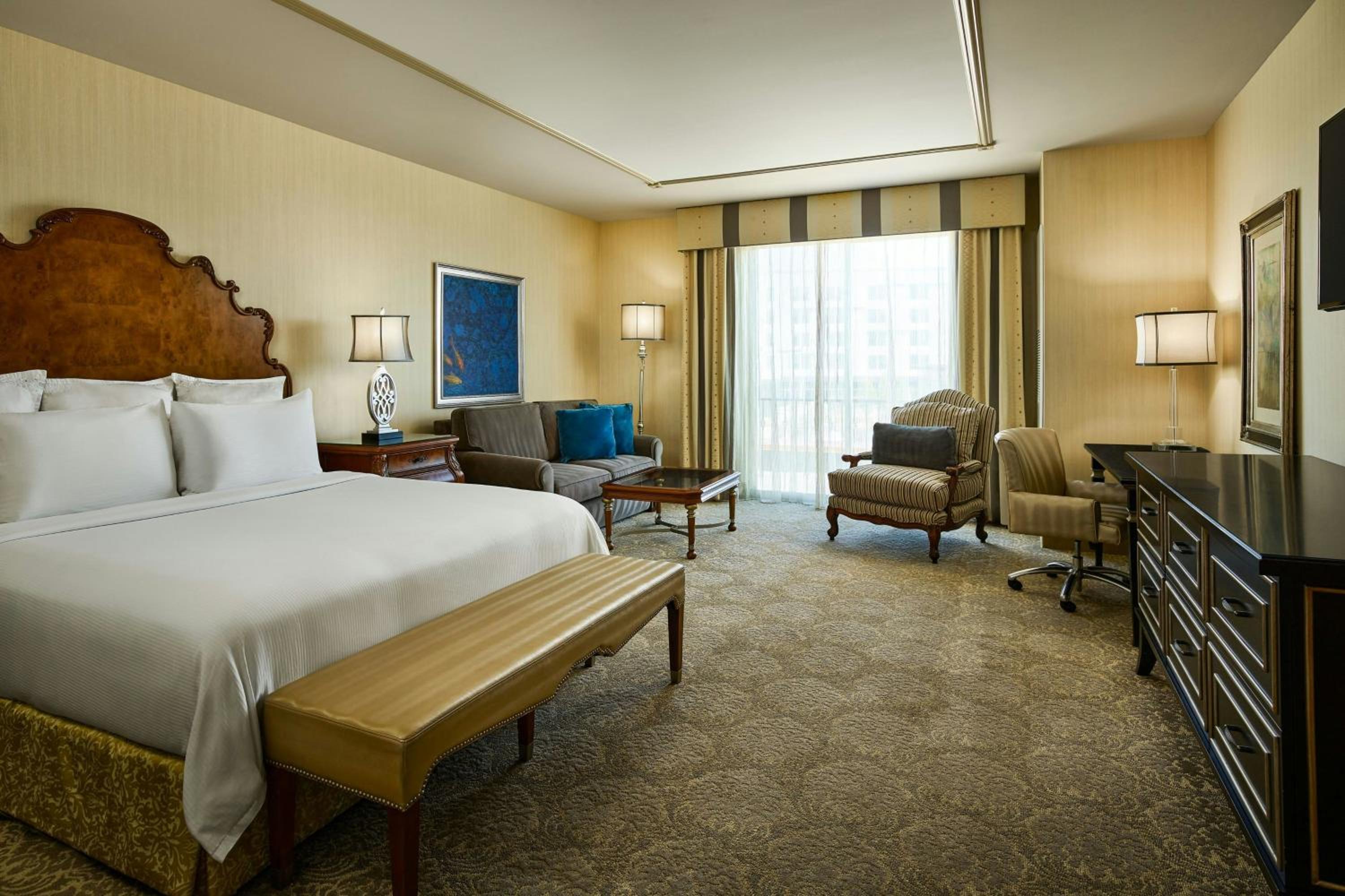 Deluxe King Studio with Sofa Bed