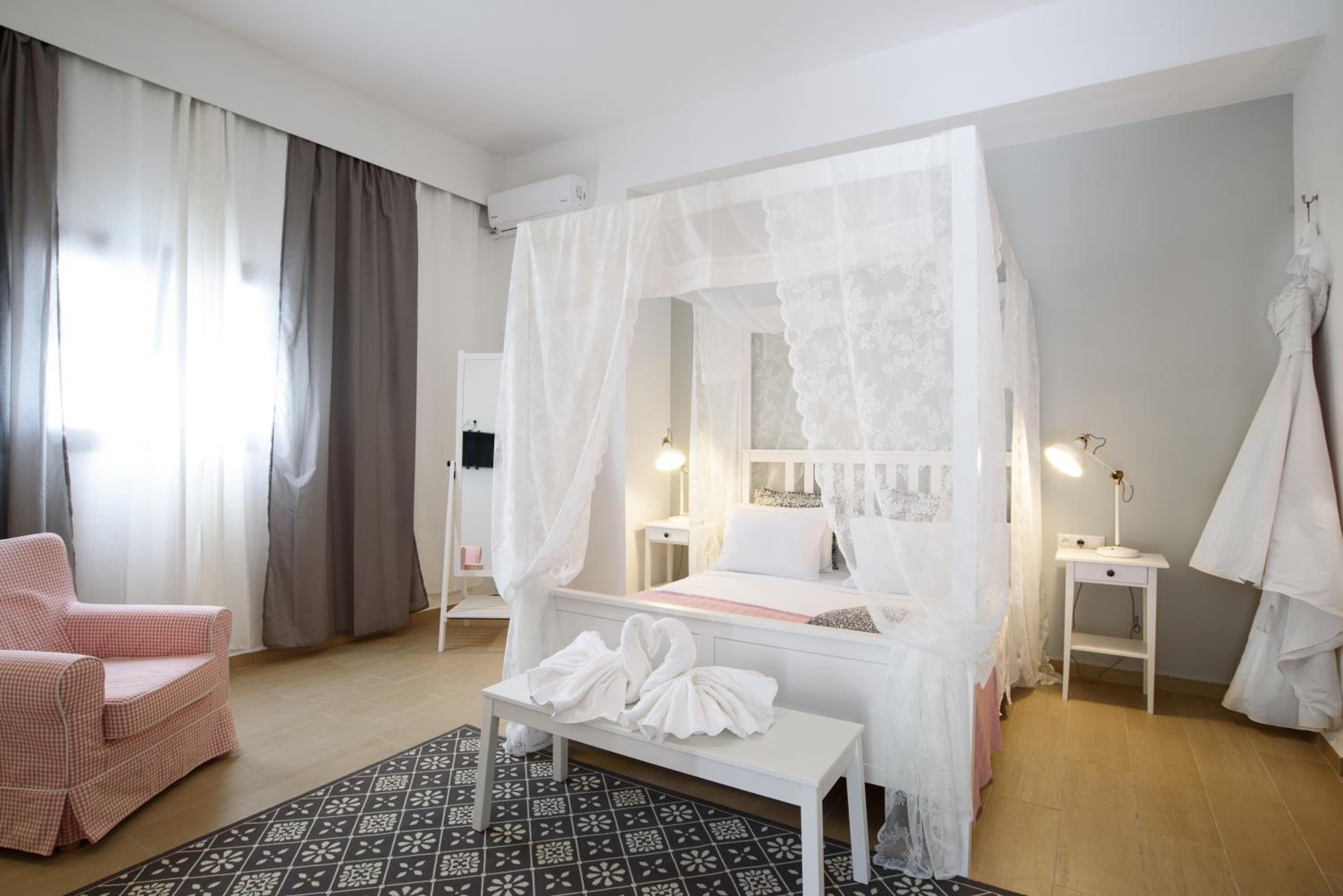 Honeymoon Suite