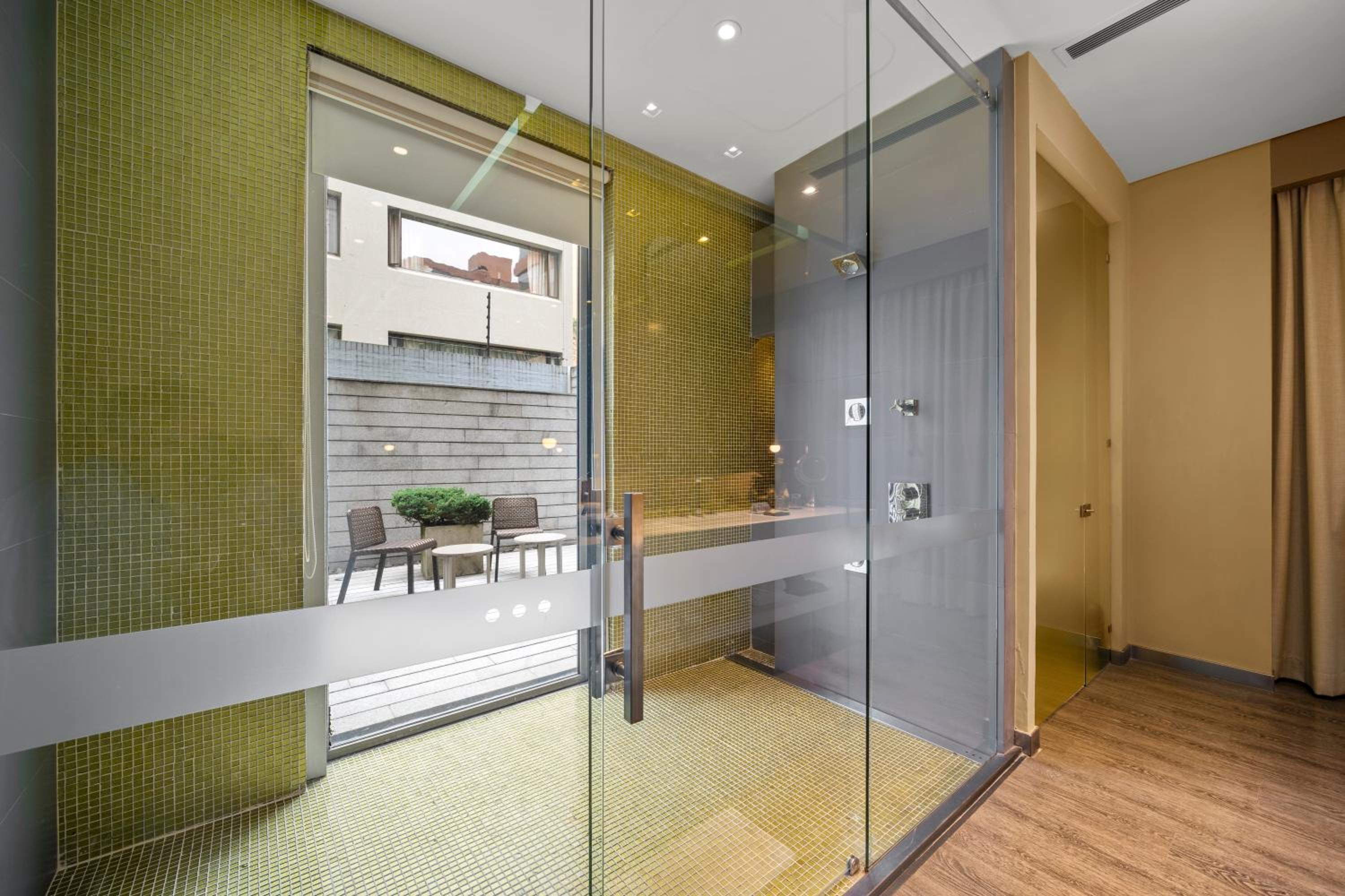 King Room with Balcony photo 2