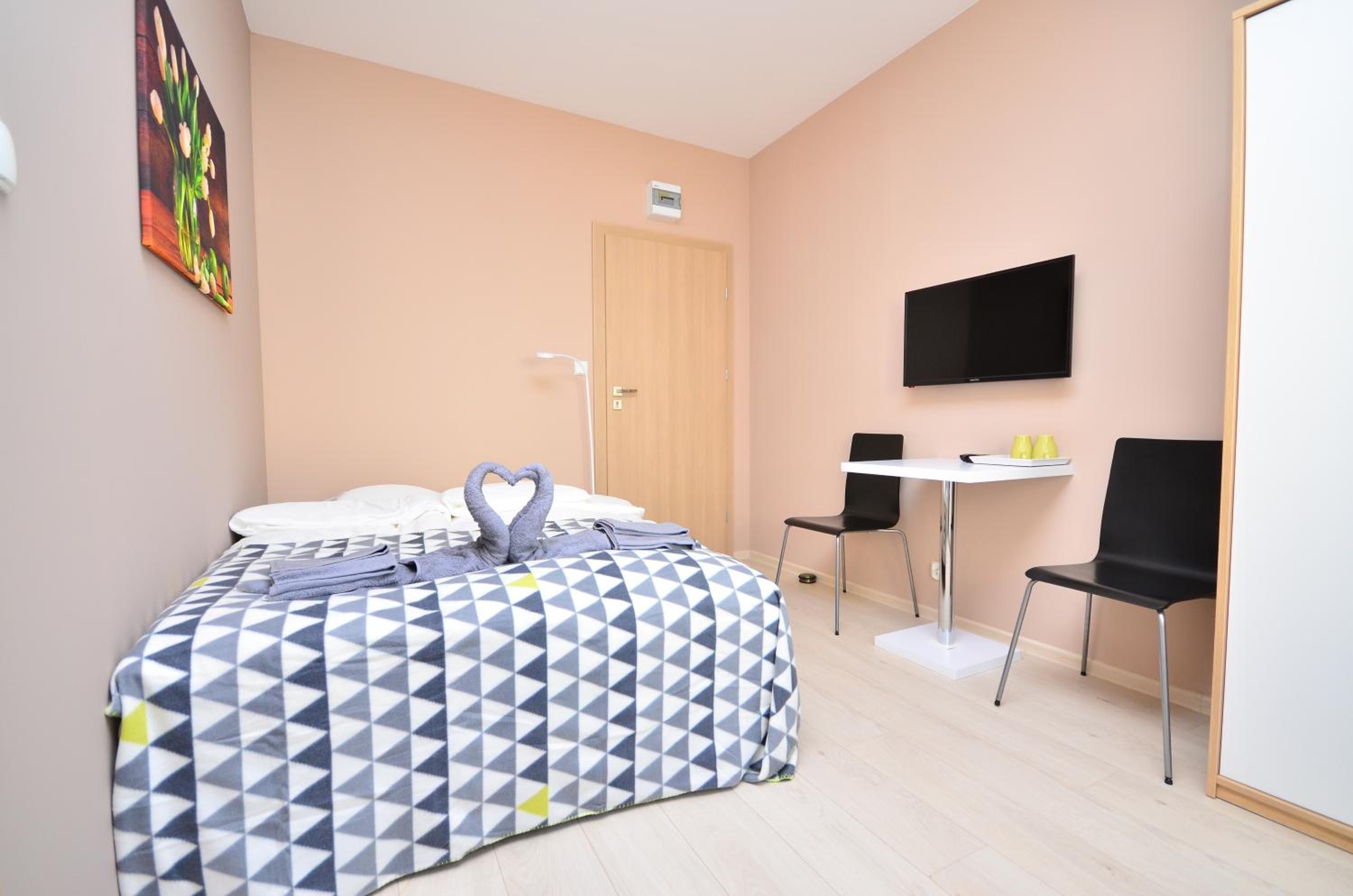 Double Room with Private Bathroom - Photo 1