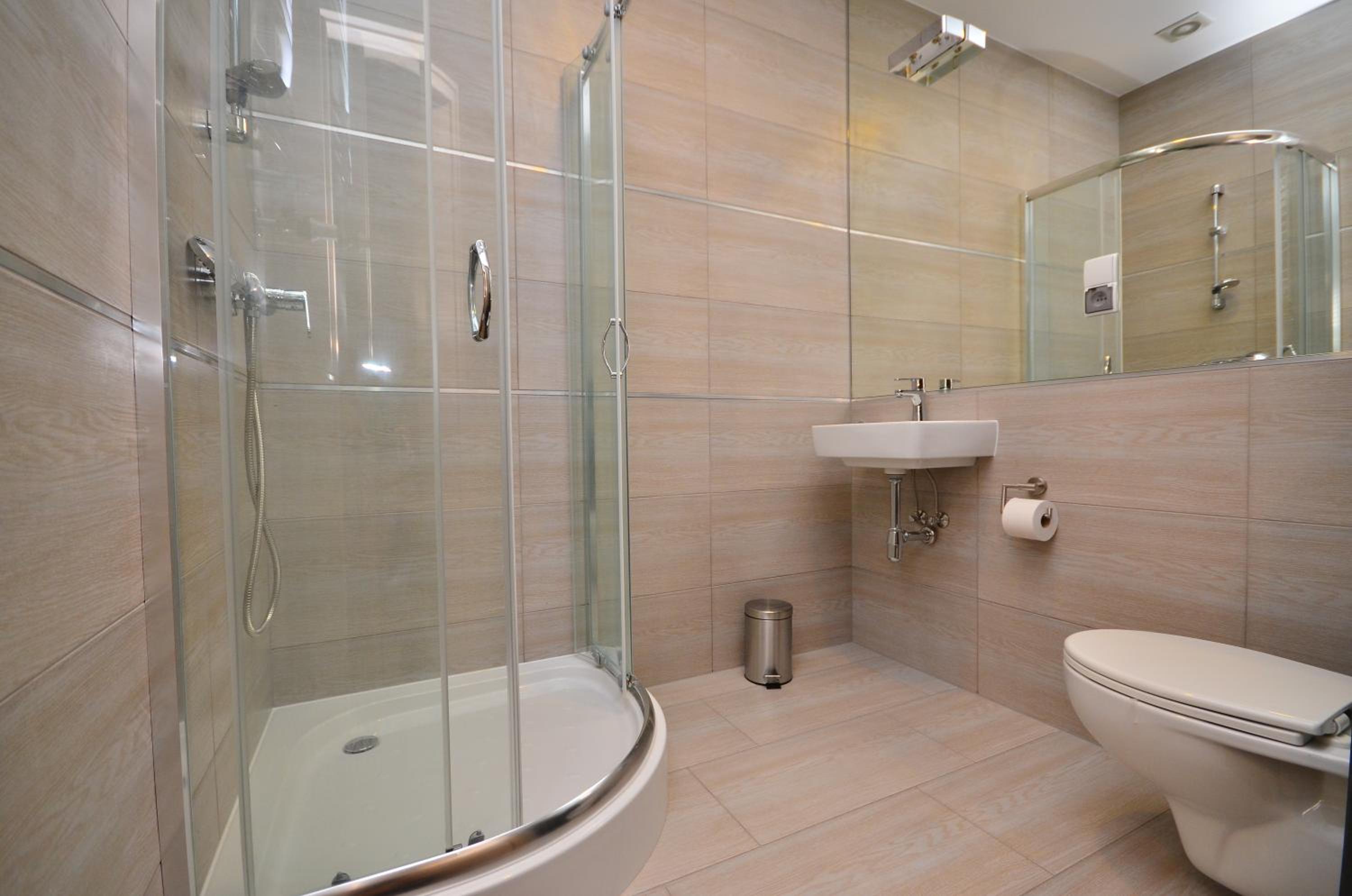 Double Room with Private Bathroom - Photo 2