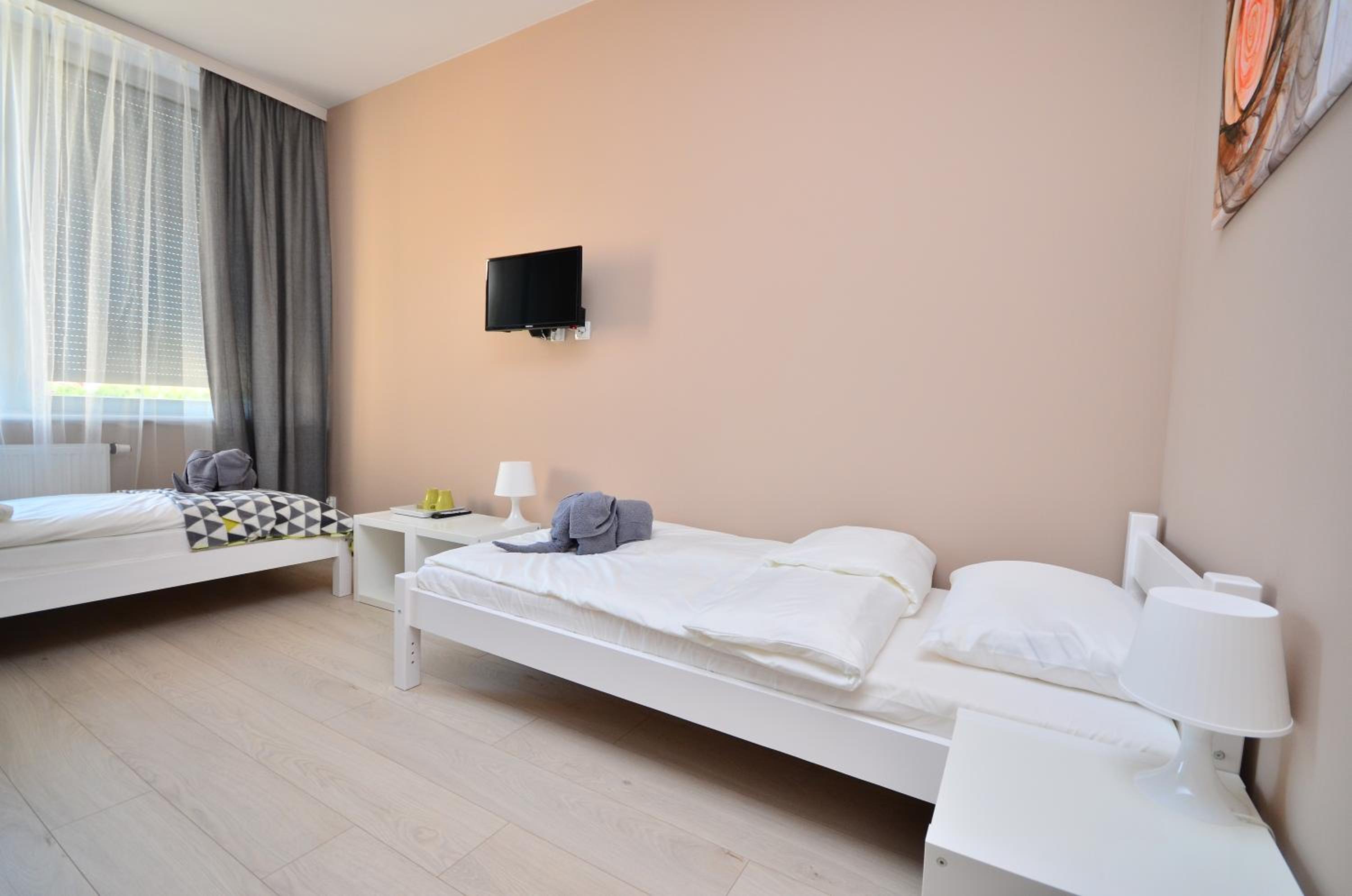 Standard Twin Room with Shared Bathroom photo 2