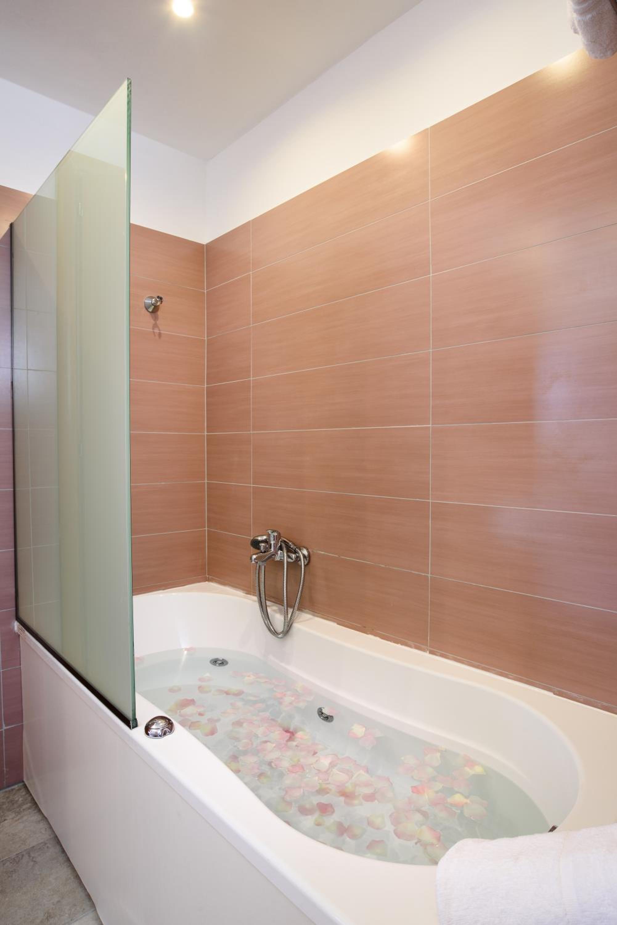Honeymoon Suite