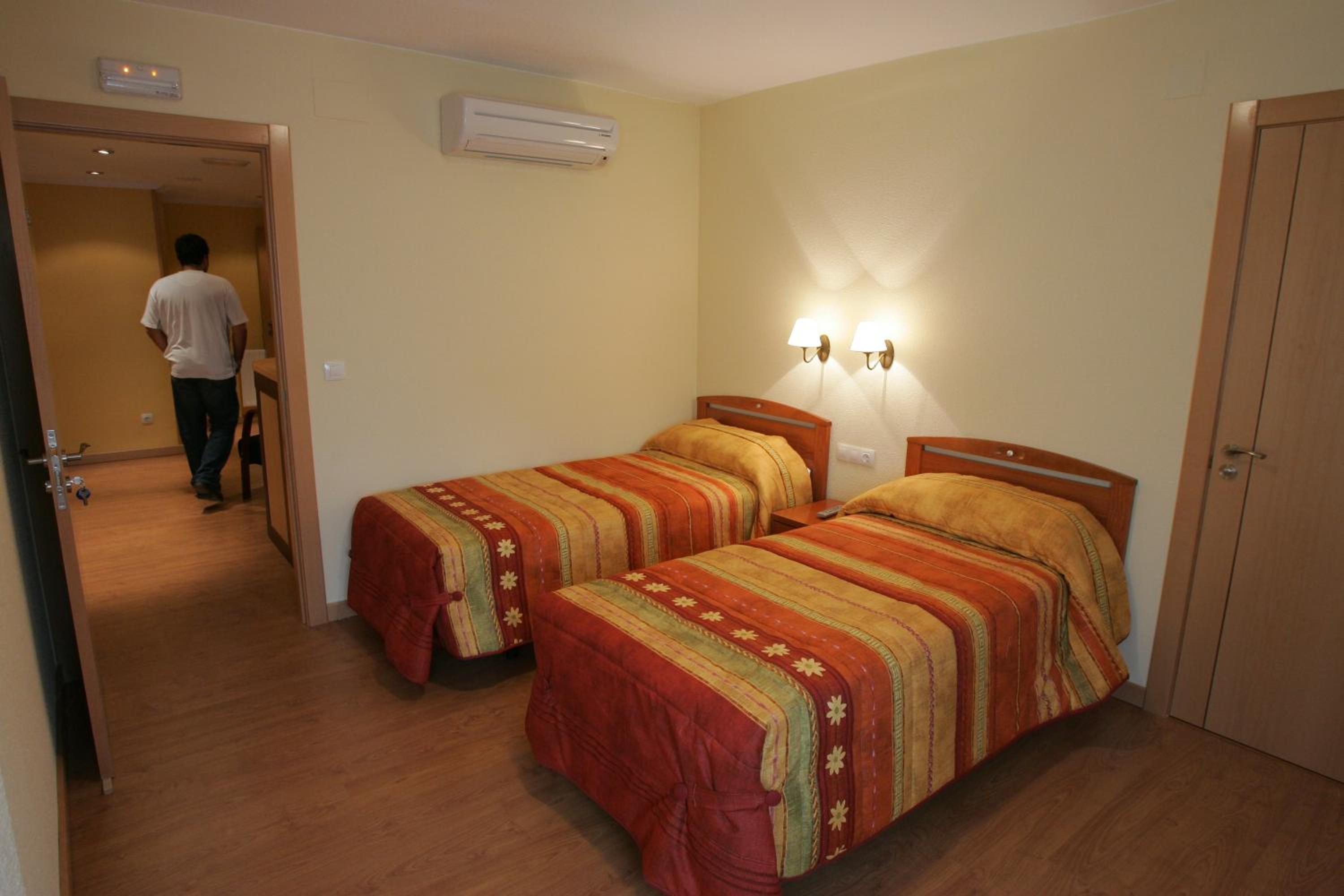 Twin Room - Photo 4
