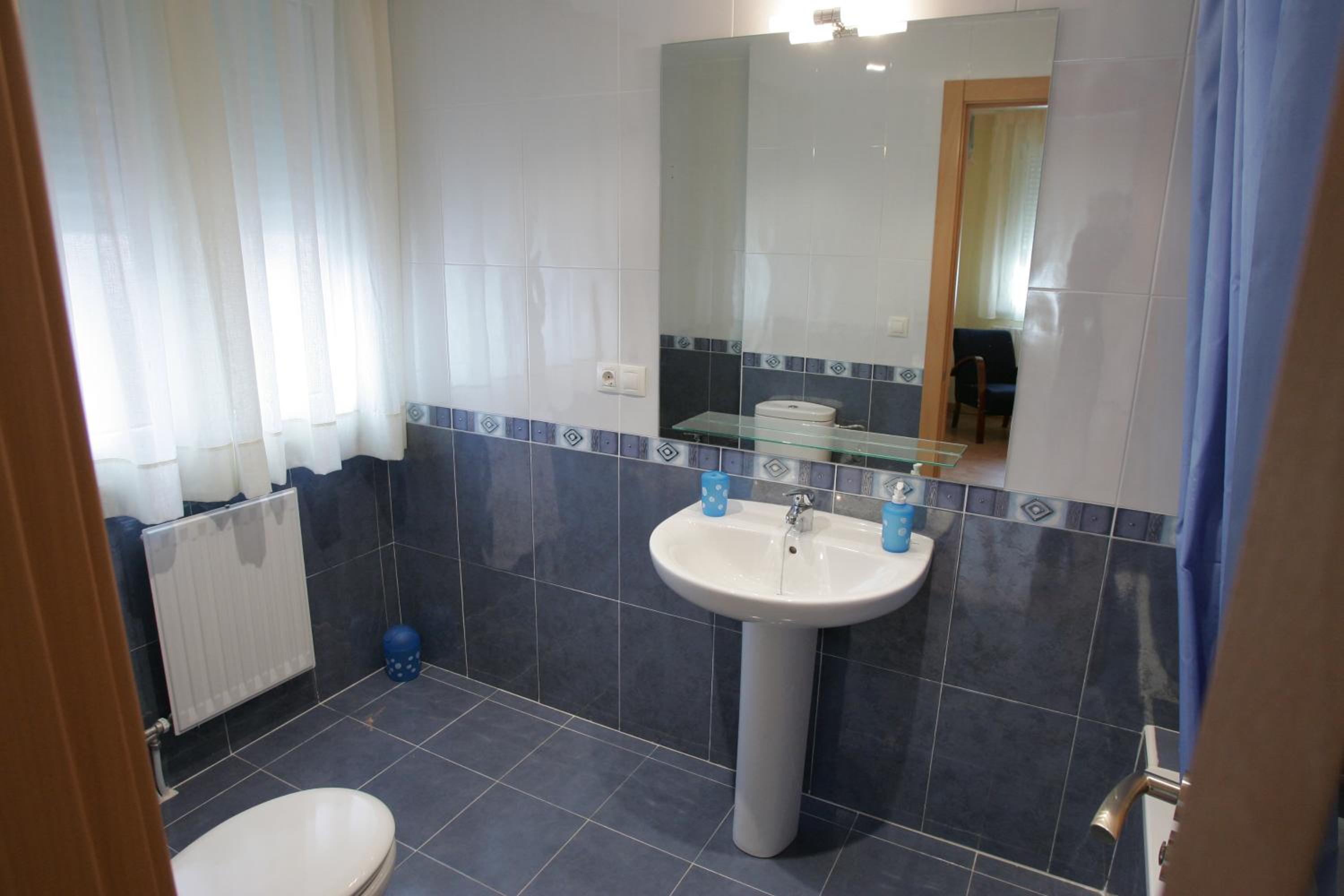 Twin Room - Photo 2