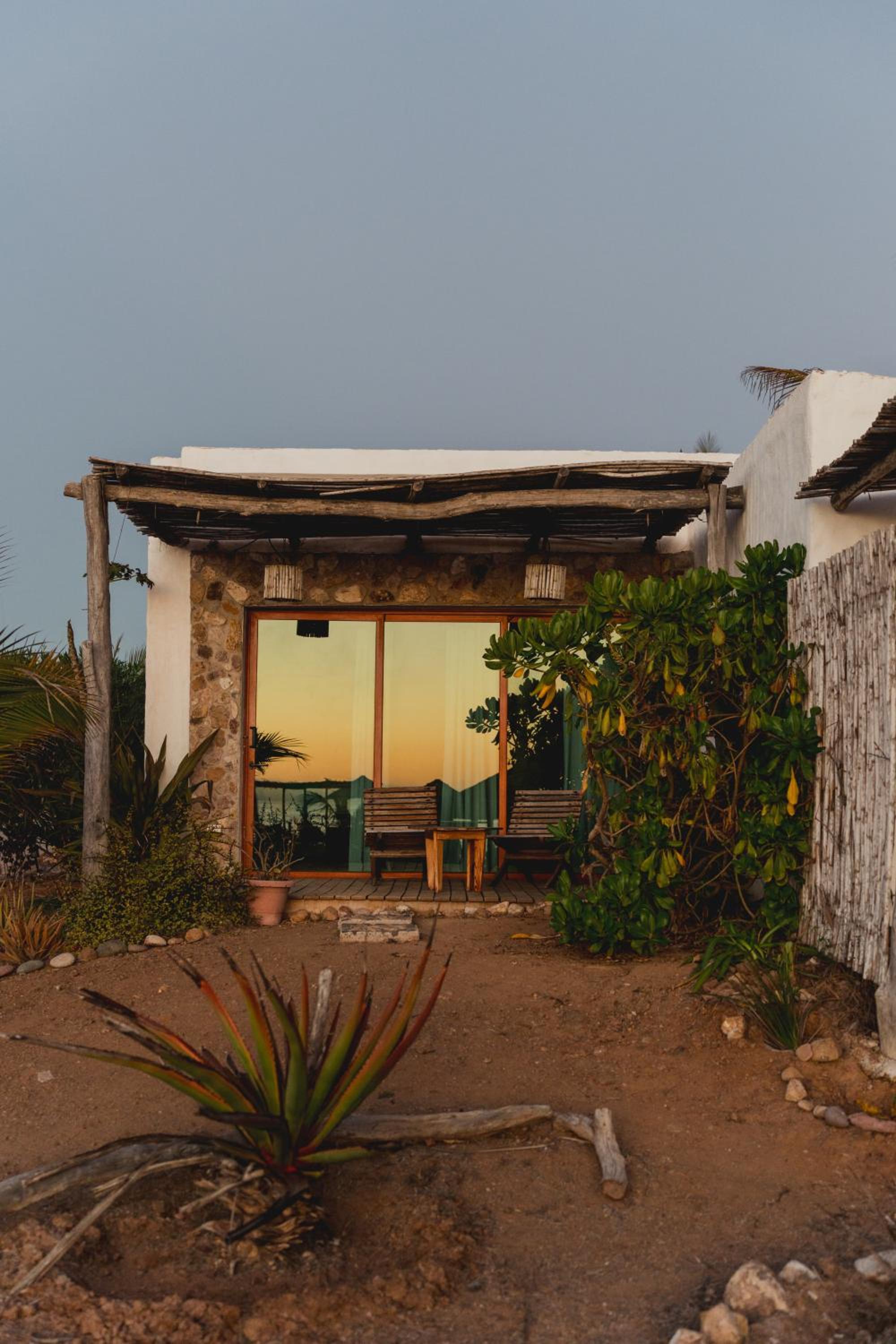 Bungalow with Sea View - Photo 12