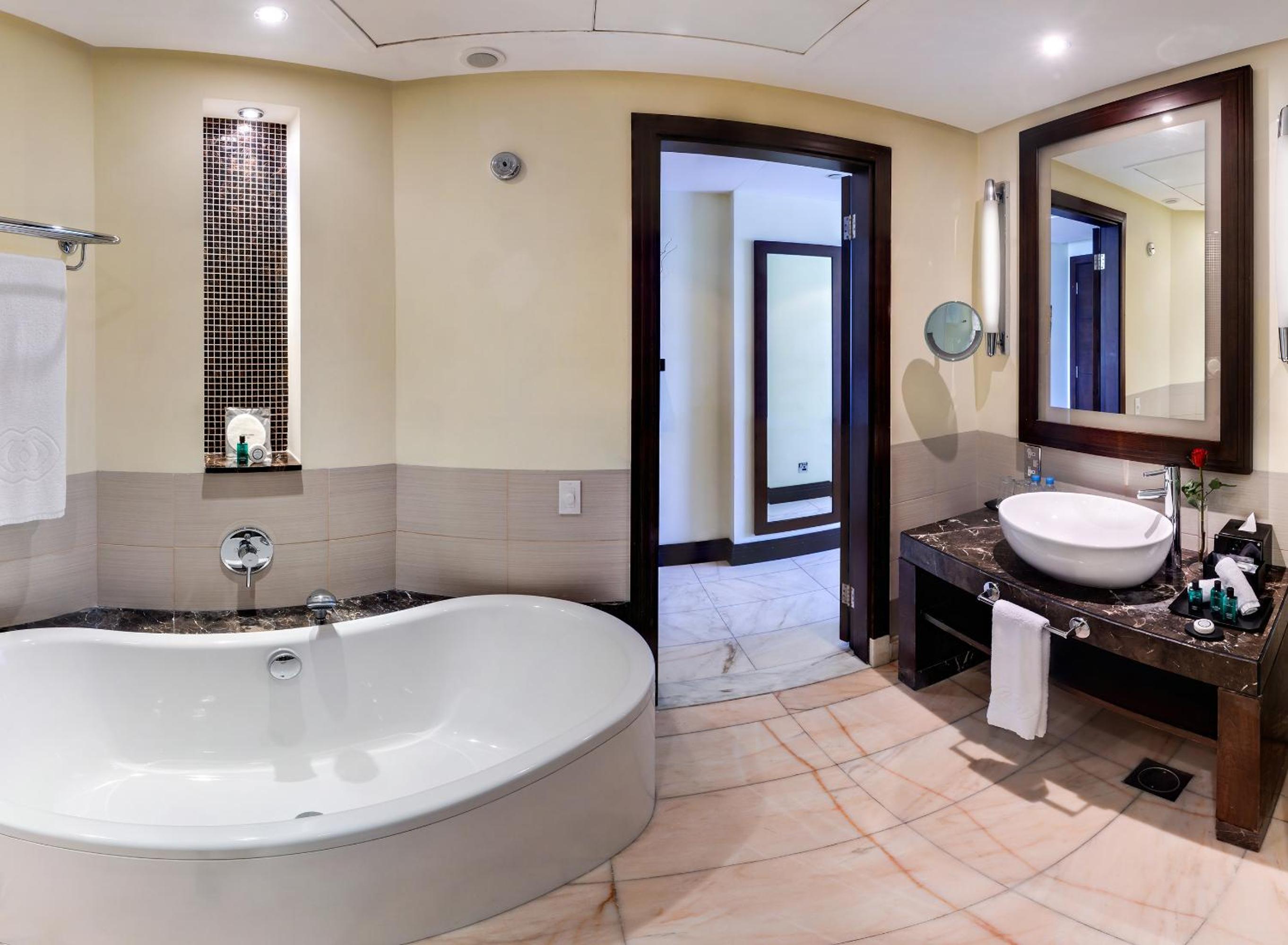 Luxury Room 1 Queen Bed - Sea View - Photo 10