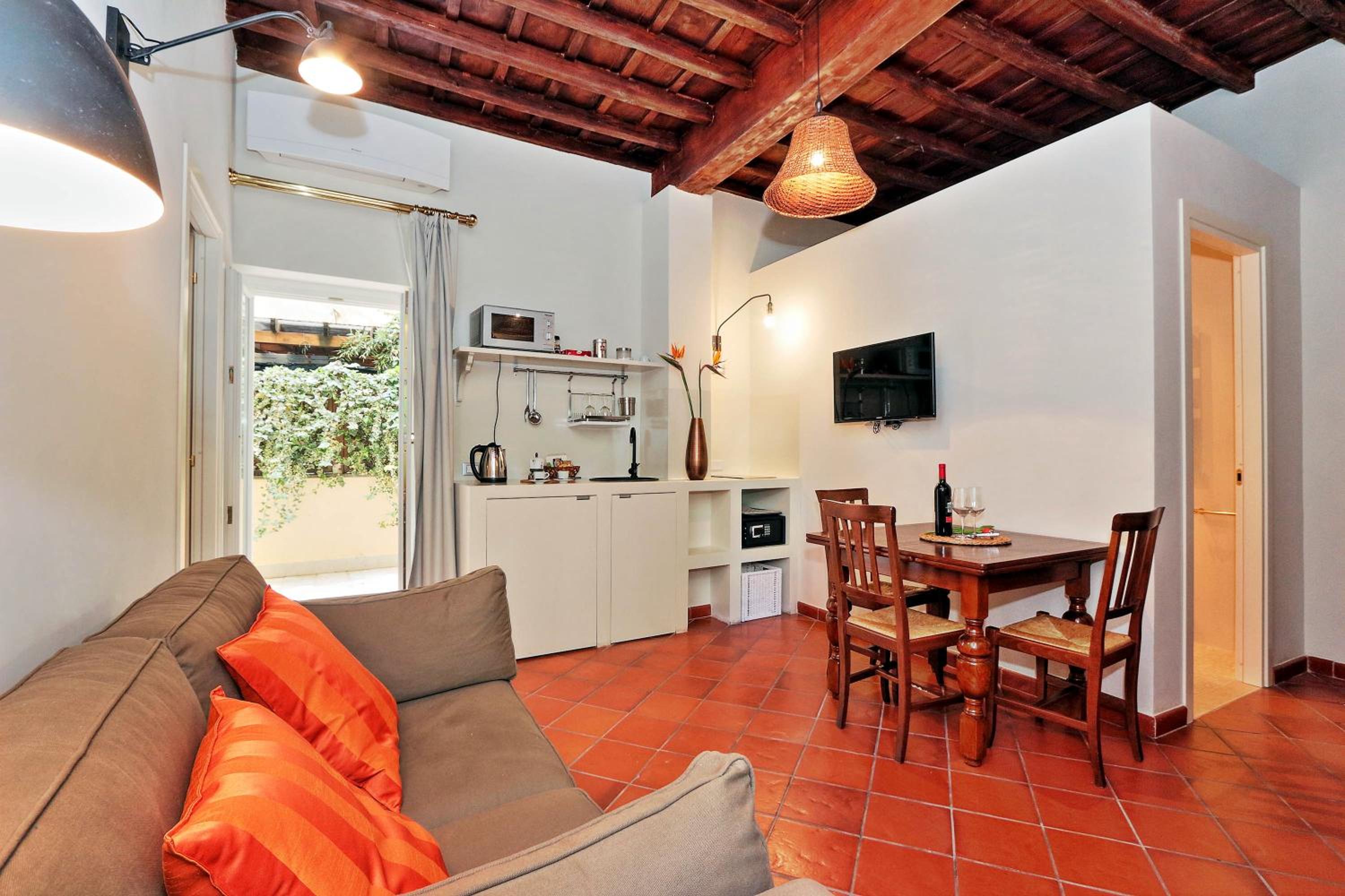 One-Bedroom Apartment with Terrace photo 1