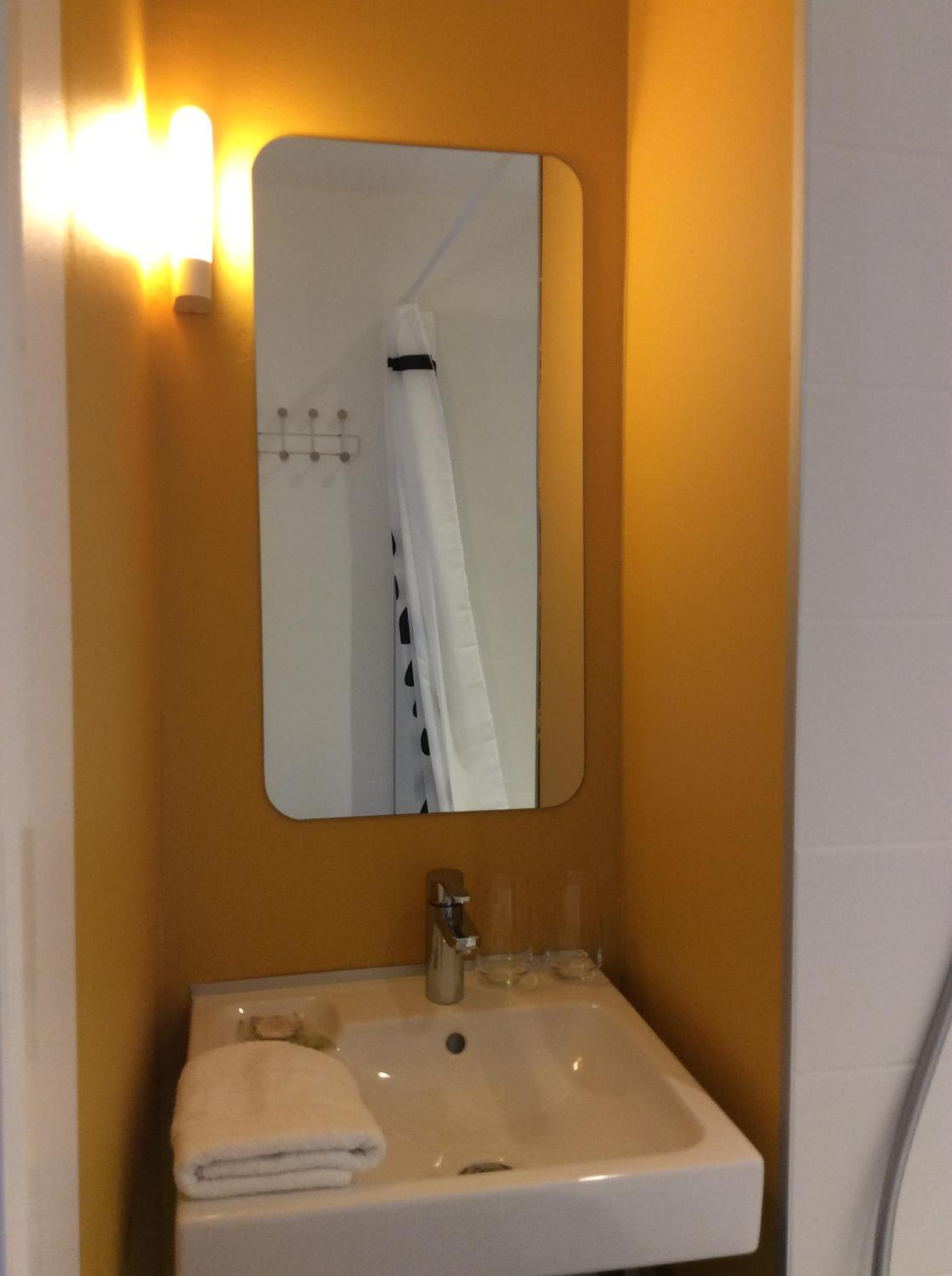 Single Room - Photo 2