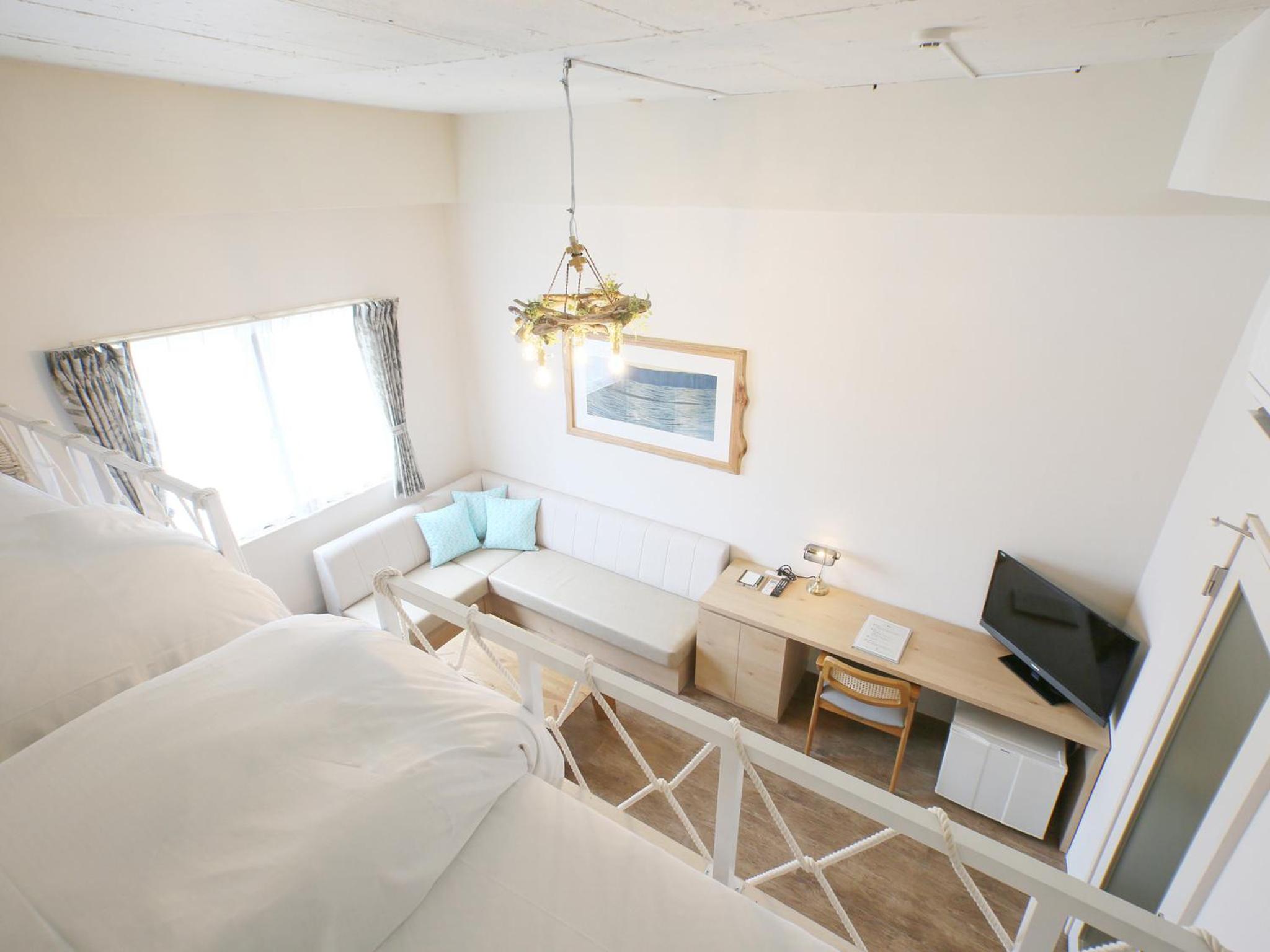 4-person room with 4 bunk beds photo 3