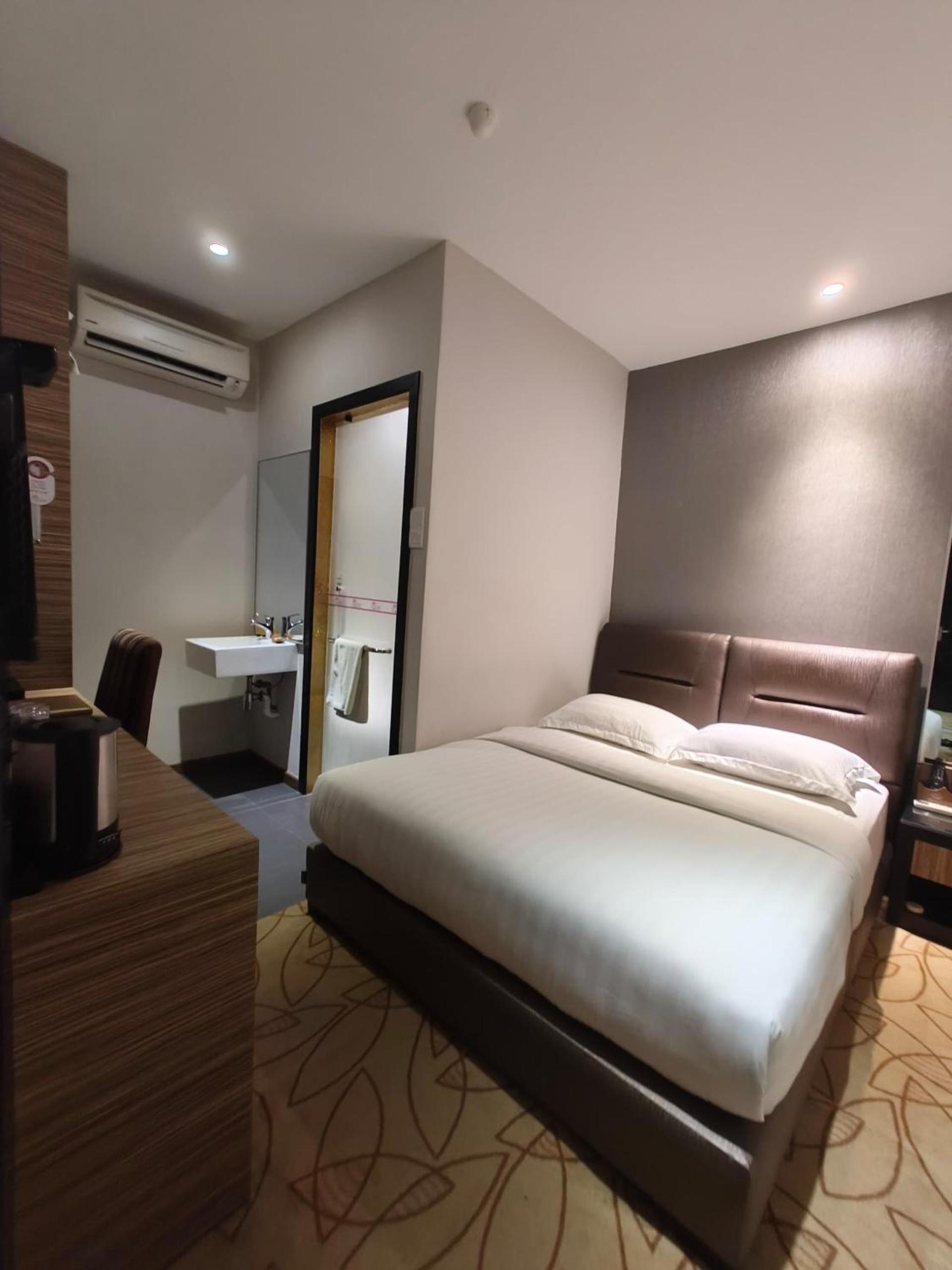 Standard Queen Room photo 1