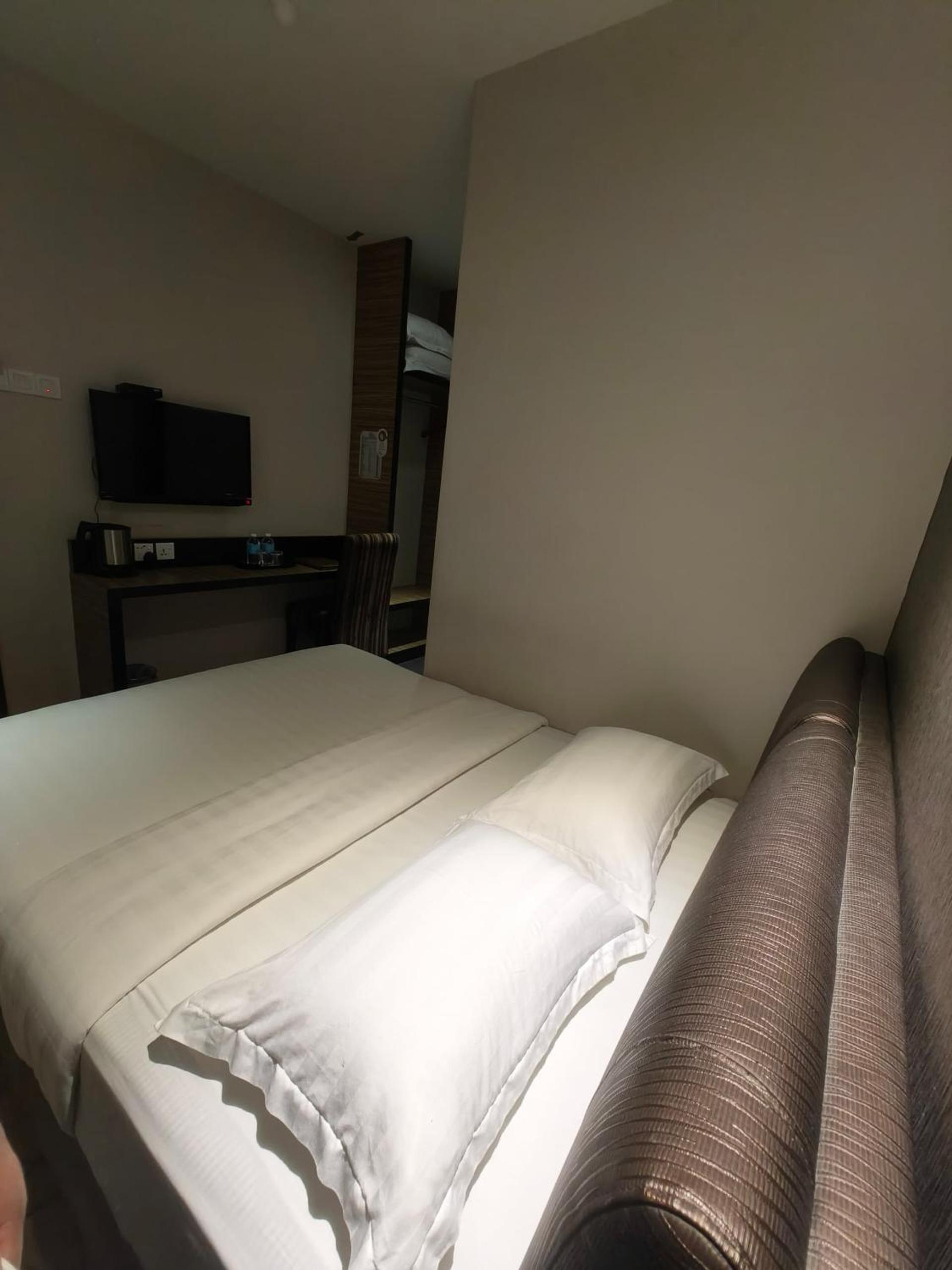 Standard Queen Room photo 2