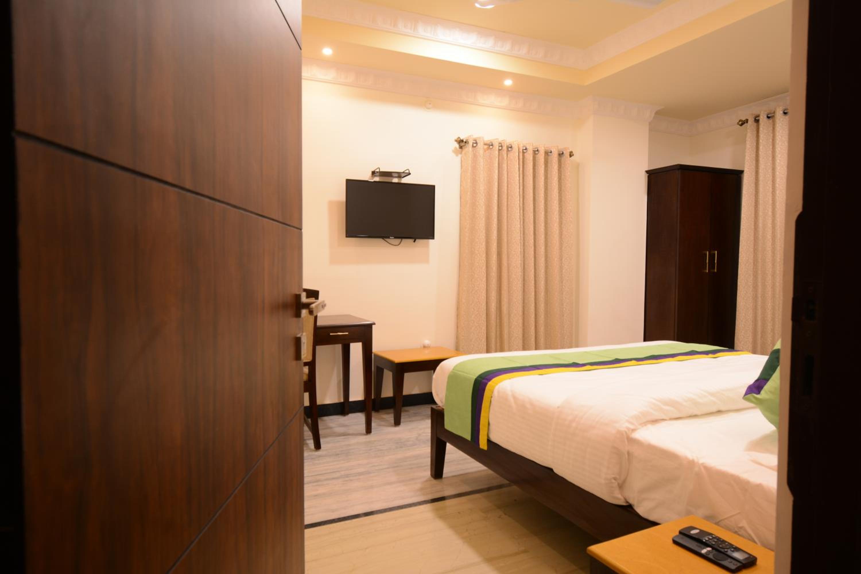 Standard King Room photo 1