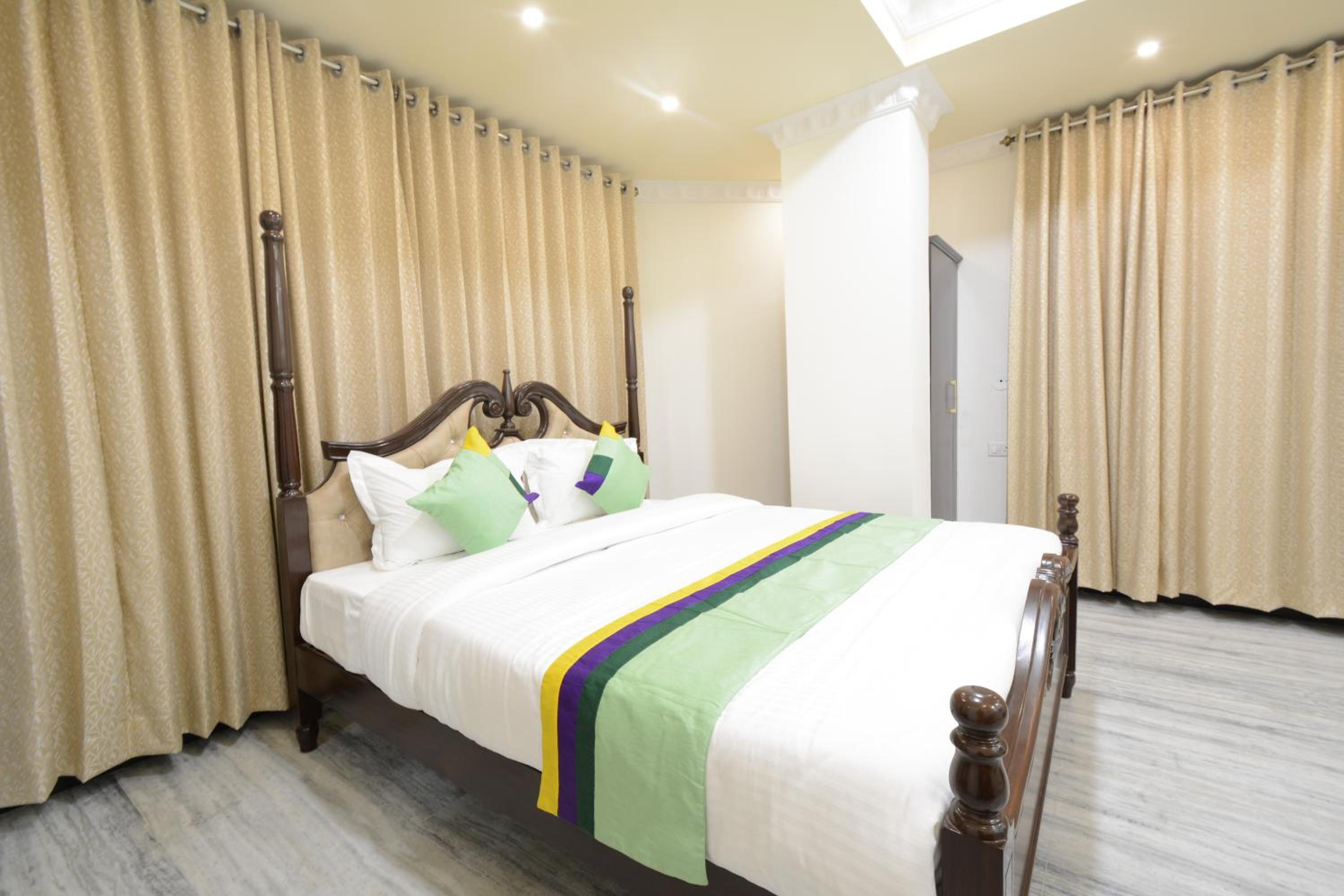 Superior King Room photo 2