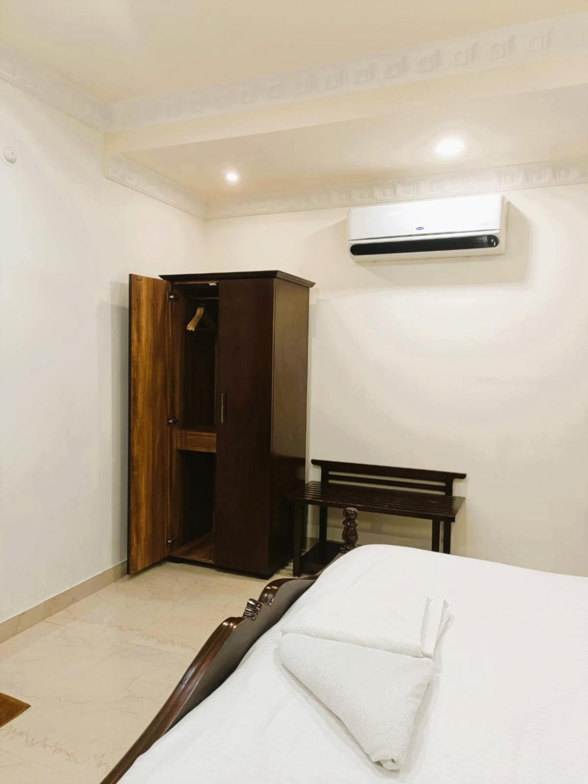 Deluxe King Room photo 3