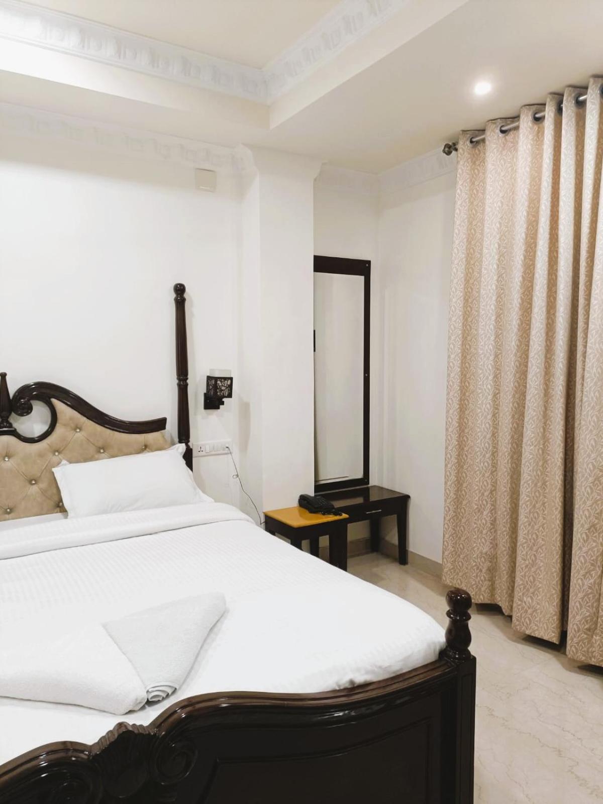 Deluxe King Room photo 2