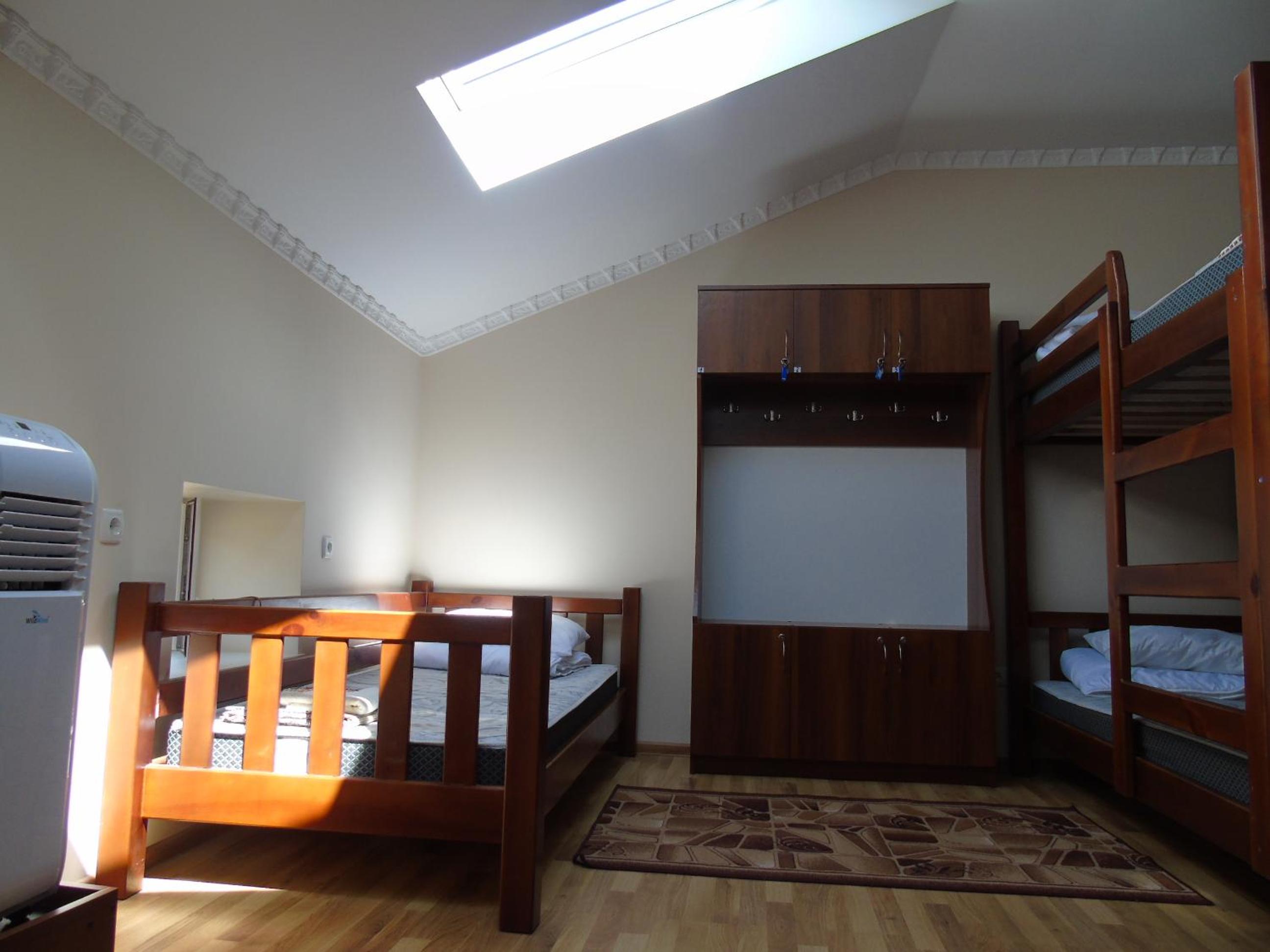 10-Bed Female Dormitory Room photo 3